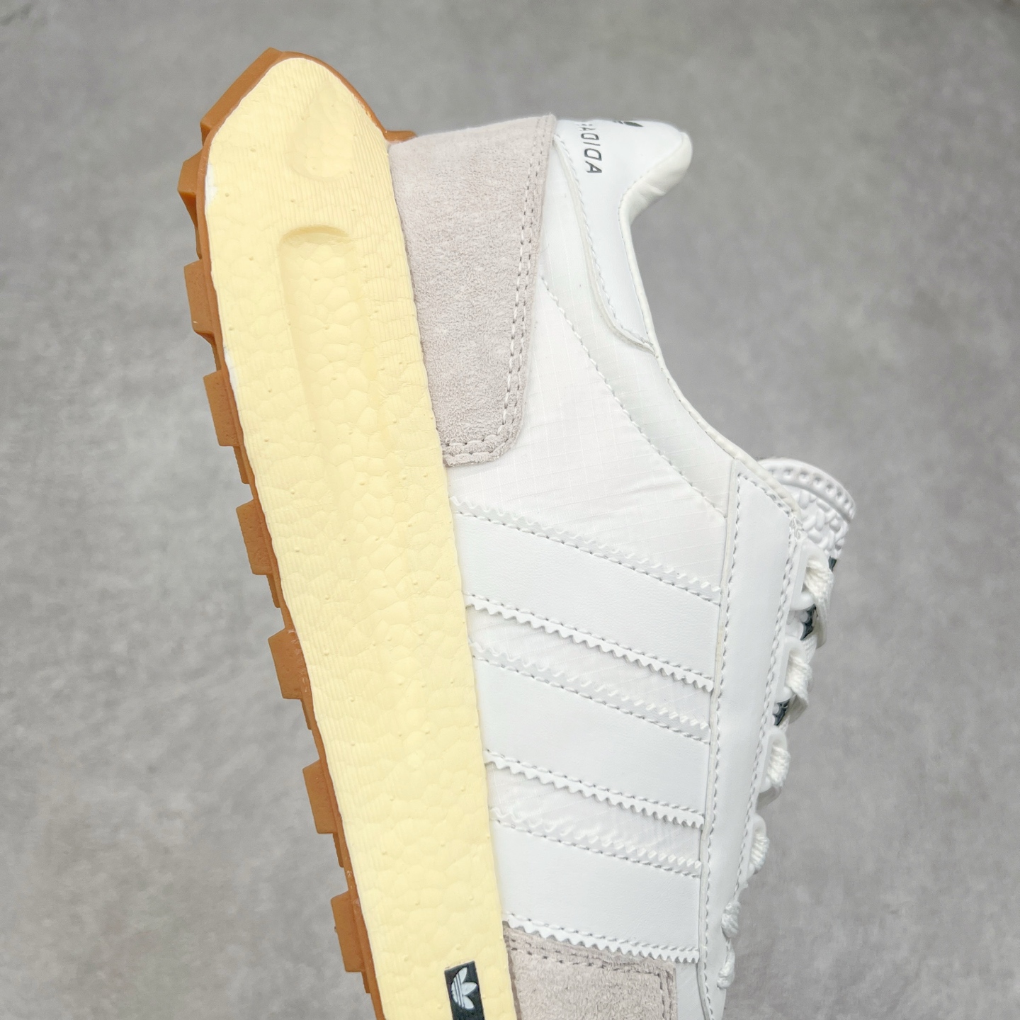 图片[6]-AD Originals Retropy Boost E5系列复古赛车原型一代系列爆米花缓震休闲运动慢跑鞋 复古风格鞋款作为如今的流行趋势之一深受欢迎，正是因此，将品牌历史经典设计与现代材料和技术相融合成为了Originals的创作思路，重新带来那些经典作品并赋予新诠释，使其跨越历史，成为时代标签。通过重新组合品牌历史经典与当代创新技术 Originals推出Retropy E5新鞋款 在延续复古韵味的同时，设计上做出更适应于现代化审美的调整。鞋面采用尼龙材质和绒面革结合打造，搭配BOOST材质中底提供舒适的日常穿着体验。尺码：36 36⅔ 37⅓ 38 38⅔ 39⅓ 40 40⅔ 41⅓ 42 42⅔ 43⅓ 44 45-选品中心