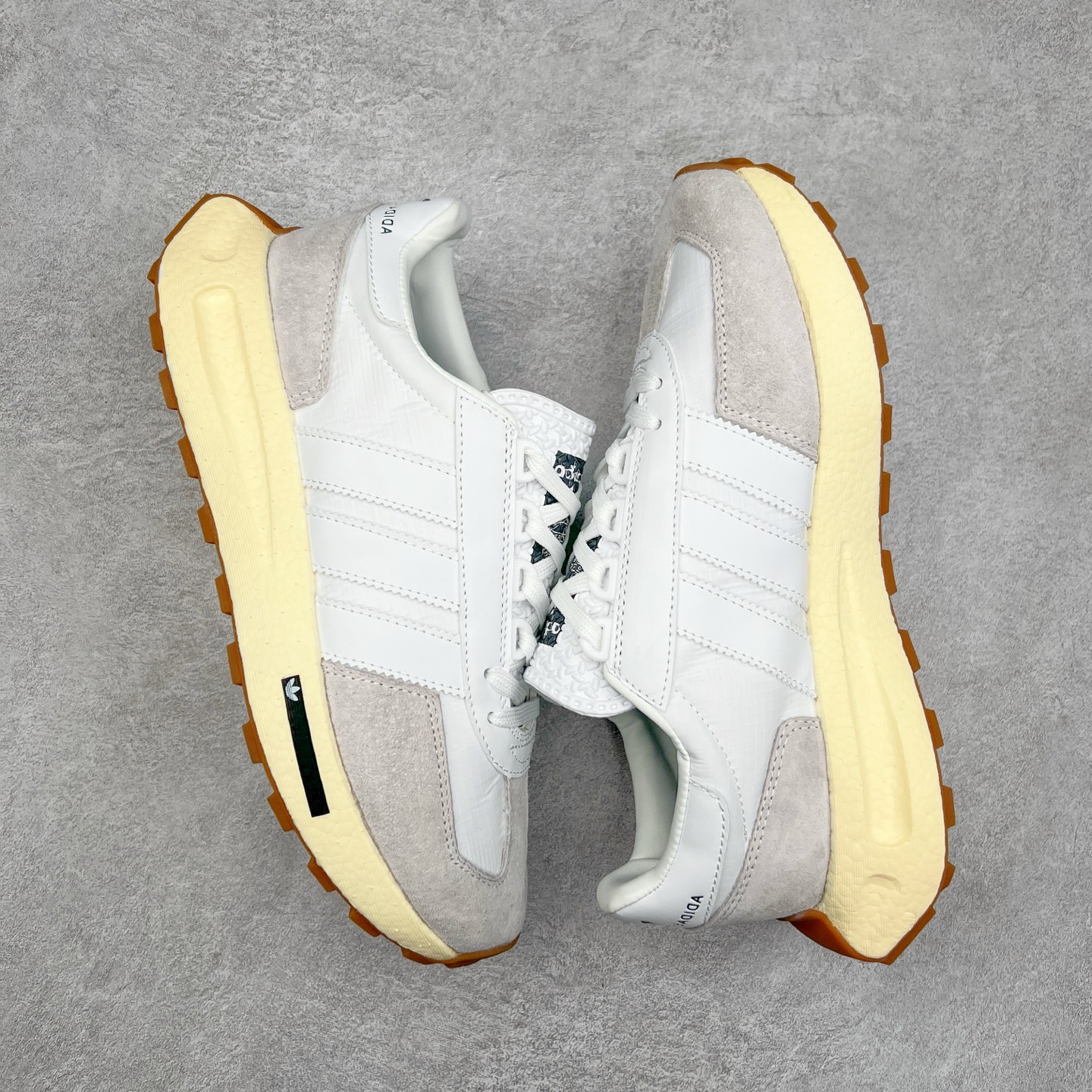 图片[3]-AD Originals Retropy Boost E5系列复古赛车原型一代系列爆米花缓震休闲运动慢跑鞋 复古风格鞋款作为如今的流行趋势之一深受欢迎，正是因此，将品牌历史经典设计与现代材料和技术相融合成为了Originals的创作思路，重新带来那些经典作品并赋予新诠释，使其跨越历史，成为时代标签。通过重新组合品牌历史经典与当代创新技术 Originals推出Retropy E5新鞋款 在延续复古韵味的同时，设计上做出更适应于现代化审美的调整。鞋面采用尼龙材质和绒面革结合打造，搭配BOOST材质中底提供舒适的日常穿着体验。尺码：36 36⅔ 37⅓ 38 38⅔ 39⅓ 40 40⅔ 41⅓ 42 42⅔ 43⅓ 44 45-选品中心