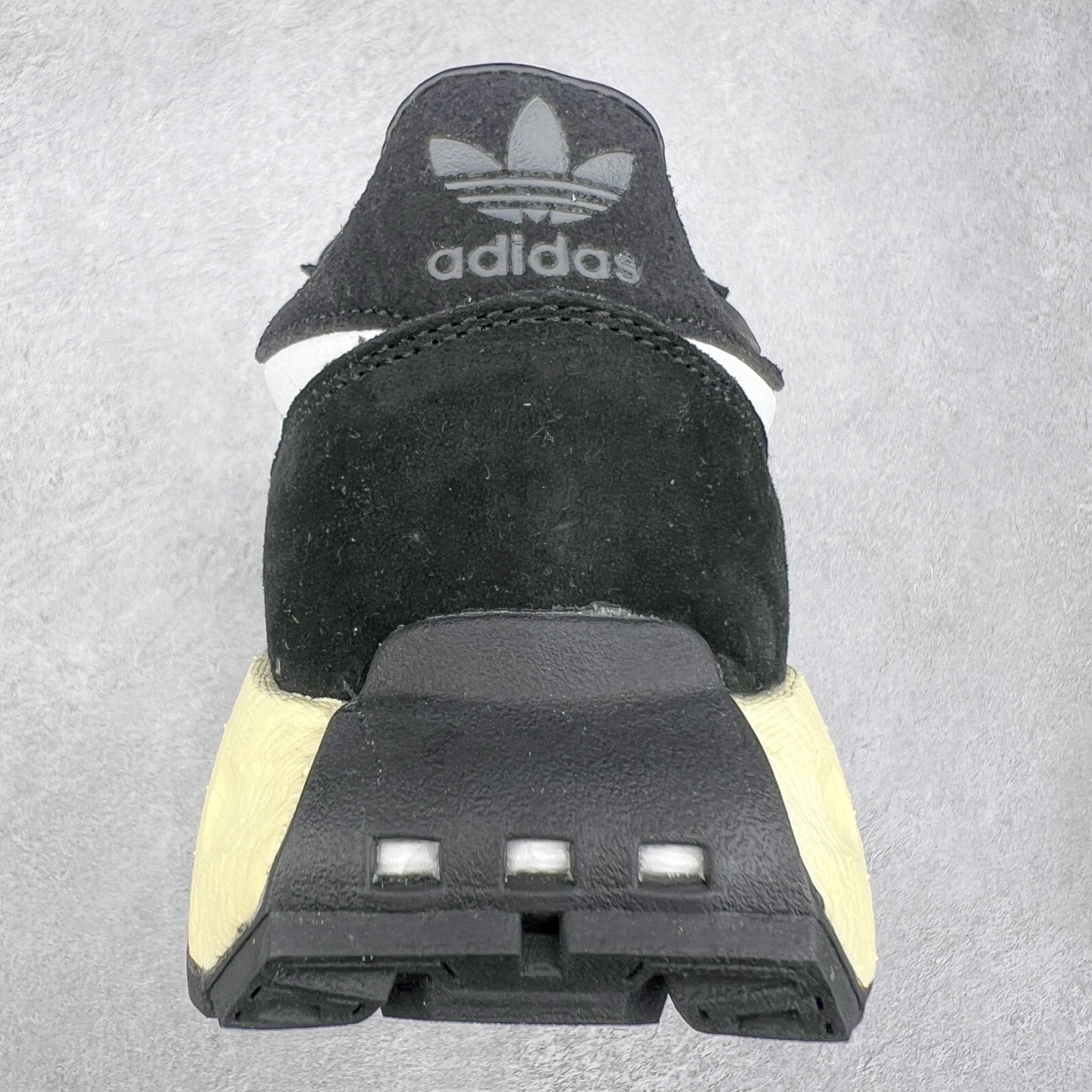 图片[8]-AD Originals Retropy Boost E5系列复古赛车原型一代系列爆米花缓震休闲运动慢跑鞋 复古风格鞋款作为如今的流行趋势之一深受欢迎，正是因此，将品牌历史经典设计与现代材料和技术相融合成为了Originals的创作思路，重新带来那些经典作品并赋予新诠释，使其跨越历史，成为时代标签。通过重新组合品牌历史经典与当代创新技术 Originals推出Retropy E5新鞋款 在延续复古韵味的同时，设计上做出更适应于现代化审美的调整。鞋面采用尼龙材质和绒面革结合打造，搭配BOOST材质中底提供舒适的日常穿着体验。尺码：36 36⅔ 37⅓ 38 38⅔ 39⅓ 40 40⅔ 41⅓ 42 42⅔ 43⅓ 44 45-选品中心