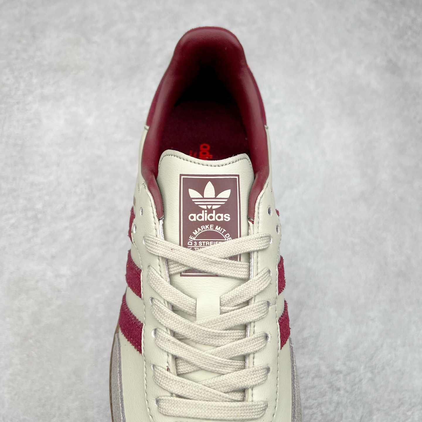 图片[5]-＃纯原福利 AD Original Samba OG 复古经典轻便板鞋 ID1482 正确烫金高频细节 原装纳米超迁皮料 独家私模橡胶大底 原盒原配 正确黑色中底布 这款桑巴鞋展示了高质量的工艺 带有装饰的超锁缝制和无缝的手感 柔软、柔软的皮革造型和标志性的3条纹完成了精致的外观 正规合身鞋带 鞋面上有绒面鞋垫 橡胶鞋底 享受正畸套筒软感 自50年代首次亮相以来就一直在赢得粉丝的青睐 尺码：35.5 36 36.5 37.5 38 38.5 39 40 40.5 41 42 42.5 43 44 44.5 45-选品中心