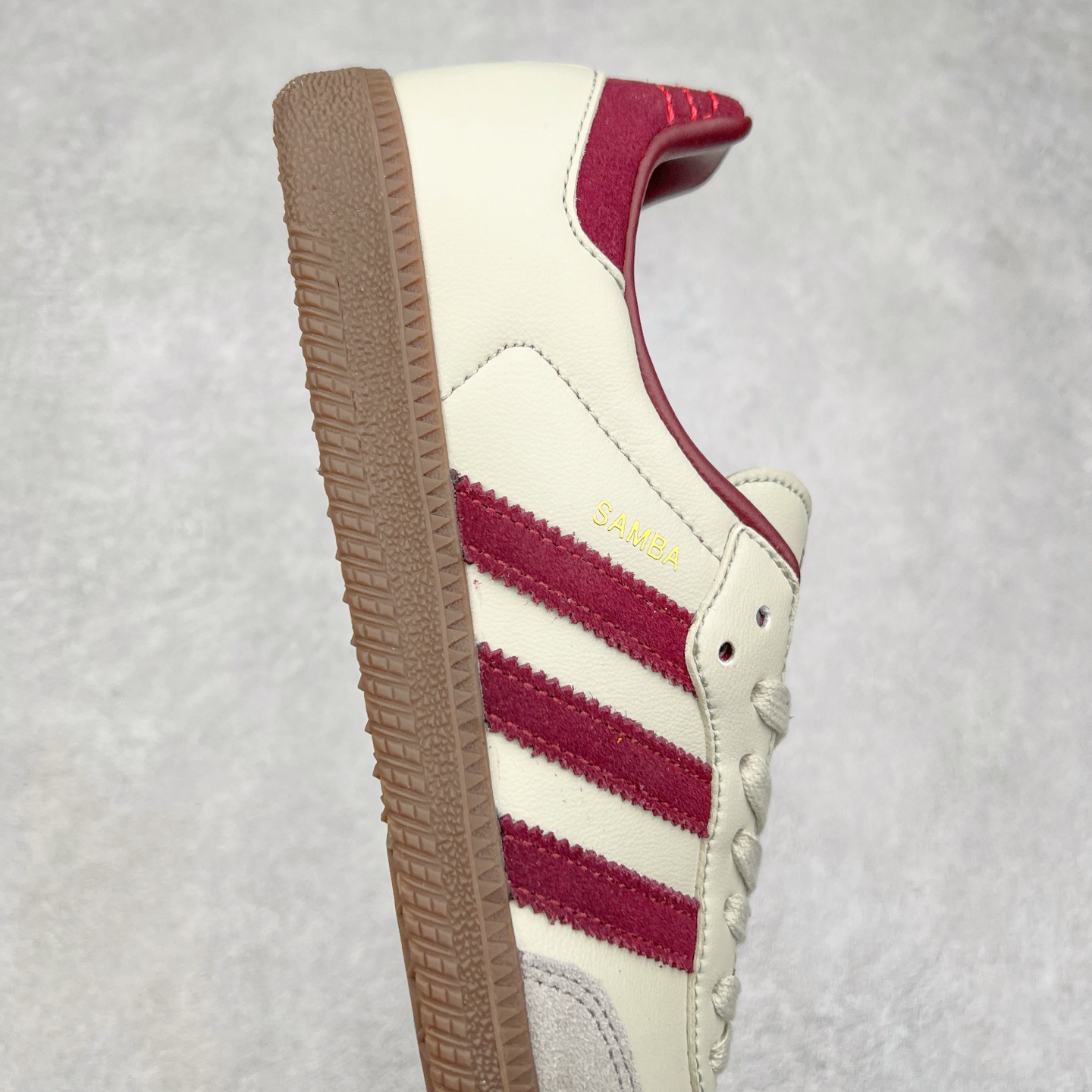 图片[6]-＃纯原福利 AD Original Samba OG 复古经典轻便板鞋 ID1482 正确烫金高频细节 原装纳米超迁皮料 独家私模橡胶大底 原盒原配 正确黑色中底布 这款桑巴鞋展示了高质量的工艺 带有装饰的超锁缝制和无缝的手感 柔软、柔软的皮革造型和标志性的3条纹完成了精致的外观 正规合身鞋带 鞋面上有绒面鞋垫 橡胶鞋底 享受正畸套筒软感 自50年代首次亮相以来就一直在赢得粉丝的青睐 尺码：35.5 36 36.5 37.5 38 38.5 39 40 40.5 41 42 42.5 43 44 44.5 45-选品中心