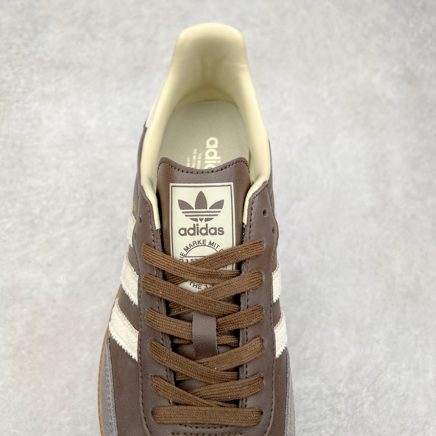 图片[5]-＃纯原福利 AD Original Samba OG 复古经典轻便板鞋 ID1481 正确烫金高频细节 原装纳米超迁皮料 独家私模橡胶大底 原盒原配 正确黑色中底布 这款桑巴鞋展示了高质量的工艺 带有装饰的超锁缝制和无缝的手感 柔软、柔软的皮革造型和标志性的3条纹完成了精致的外观 正规合身鞋带 鞋面上有绒面鞋垫 橡胶鞋底 享受正畸套筒软感 自50年代首次亮相以来就一直在赢得粉丝的青睐 尺码：35.5 36 36.5 37.5 38 38.5 39 40 40.5 41 42 42.5 43 44 44.5 45-选品中心