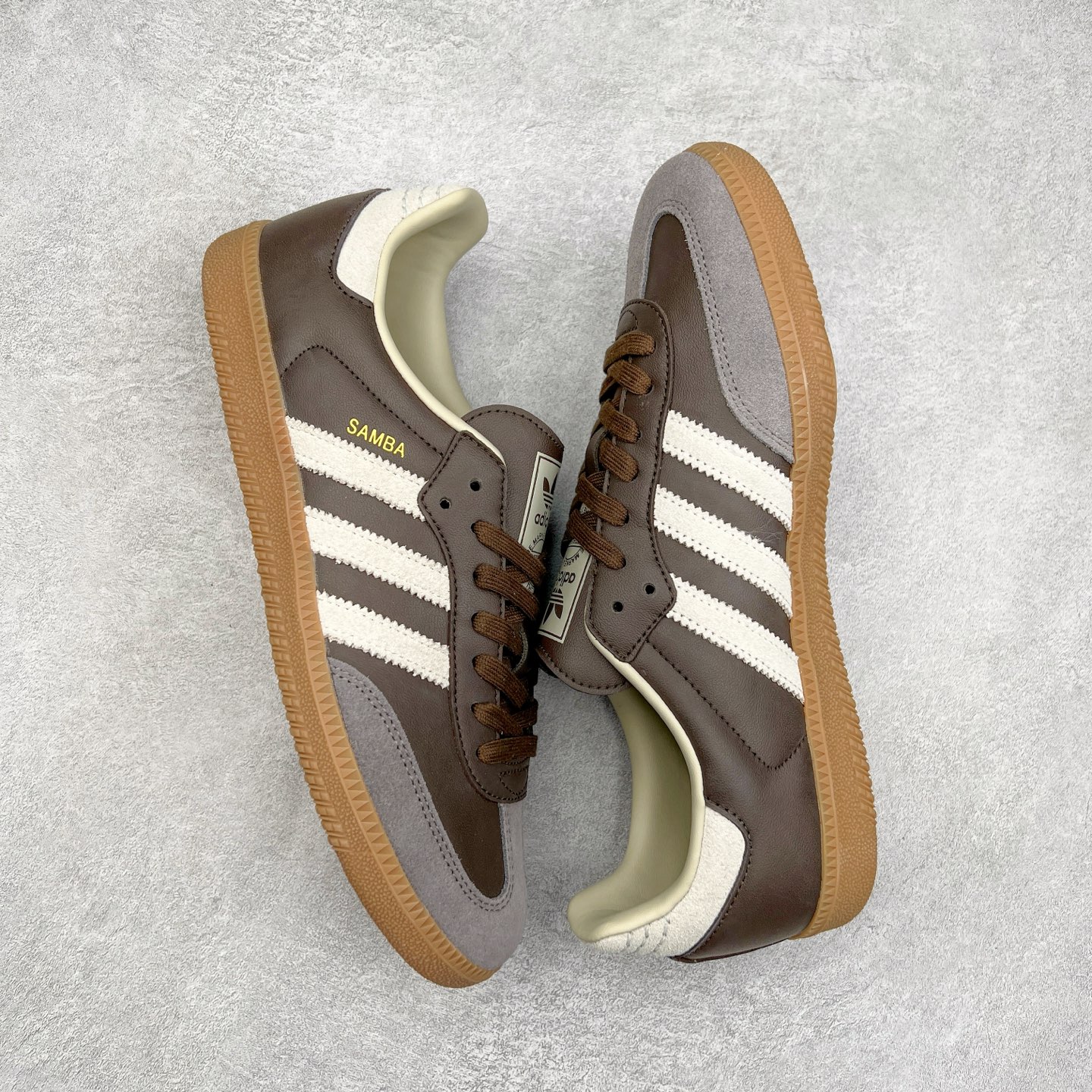 图片[3]-＃纯原福利 AD Original Samba OG 复古经典轻便板鞋 ID1481 正确烫金高频细节 原装纳米超迁皮料 独家私模橡胶大底 原盒原配 正确黑色中底布 这款桑巴鞋展示了高质量的工艺 带有装饰的超锁缝制和无缝的手感 柔软、柔软的皮革造型和标志性的3条纹完成了精致的外观 正规合身鞋带 鞋面上有绒面鞋垫 橡胶鞋底 享受正畸套筒软感 自50年代首次亮相以来就一直在赢得粉丝的青睐 尺码：35.5 36 36.5 37.5 38 38.5 39 40 40.5 41 42 42.5 43 44 44.5 45-选品中心