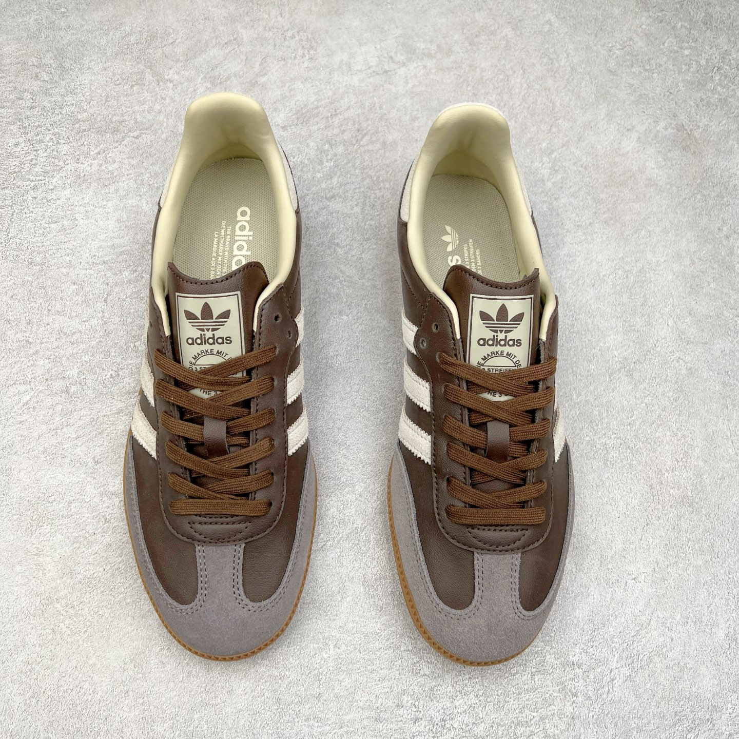 图片[2]-＃纯原福利 AD Original Samba OG 复古经典轻便板鞋 ID1481 正确烫金高频细节 原装纳米超迁皮料 独家私模橡胶大底 原盒原配 正确黑色中底布 这款桑巴鞋展示了高质量的工艺 带有装饰的超锁缝制和无缝的手感 柔软、柔软的皮革造型和标志性的3条纹完成了精致的外观 正规合身鞋带 鞋面上有绒面鞋垫 橡胶鞋底 享受正畸套筒软感 自50年代首次亮相以来就一直在赢得粉丝的青睐 尺码：35.5 36 36.5 37.5 38 38.5 39 40 40.5 41 42 42.5 43 44 44.5 45-选品中心