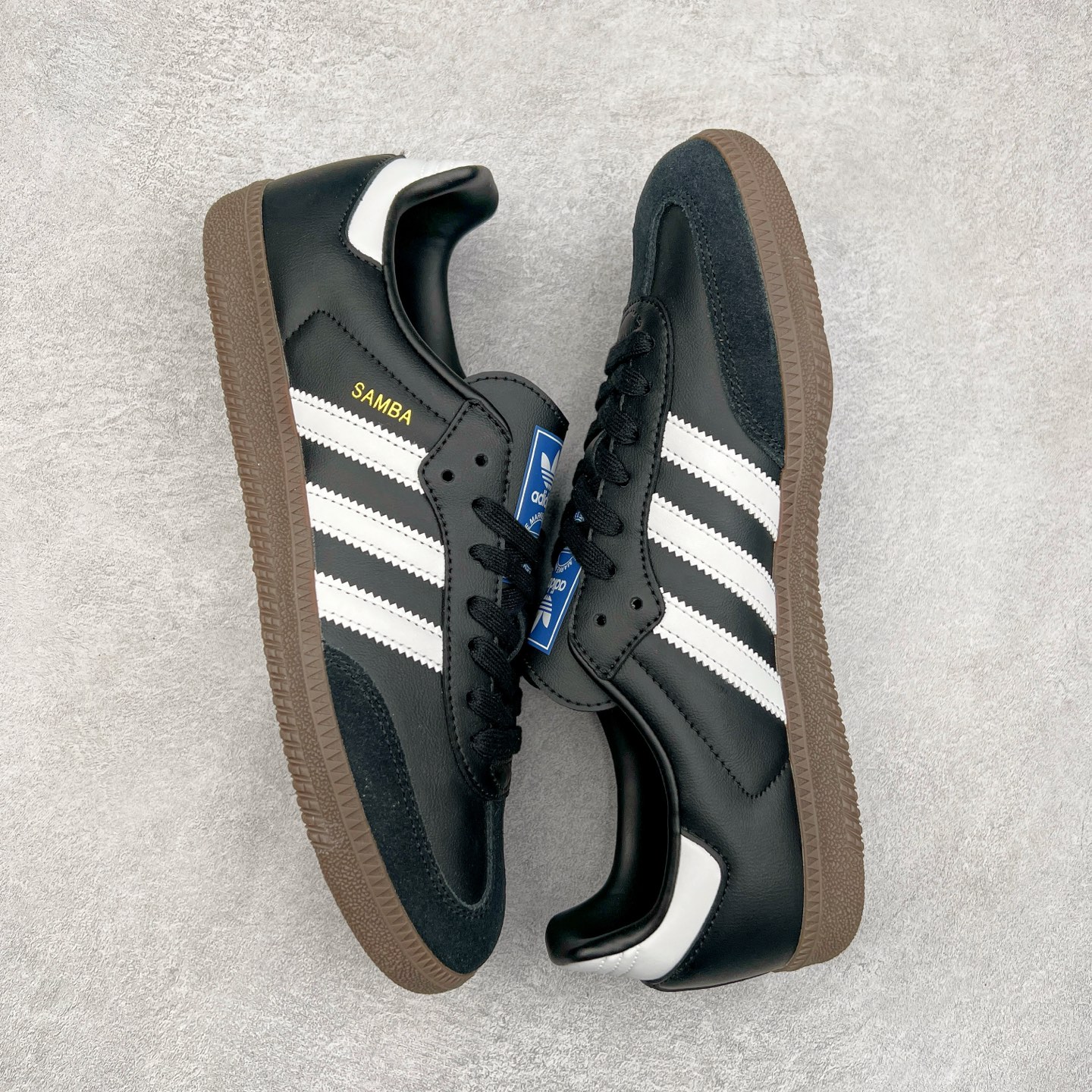 图片[3]-＃纯原福利 AD Original Samba OG 复古经典轻便板鞋 B75807 正确烫金高频细节 原装纳米超迁皮料 独家私模橡胶大底 原盒原配 正确黑色中底布 这款桑巴鞋展示了高质量的工艺 带有装饰的超锁缝制和无缝的手感 柔软、柔软的皮革造型和标志性的3条纹完成了精致的外观 正规合身鞋带 鞋面上有绒面鞋垫 橡胶鞋底 享受正畸套筒软感 自50年代首次亮相以来就一直在赢得粉丝的青睐 尺码：35.5 36 36.5 37.5 38 38.5 39 40 40.5 41 42 42.5 43 44 44.5 45-选品中心