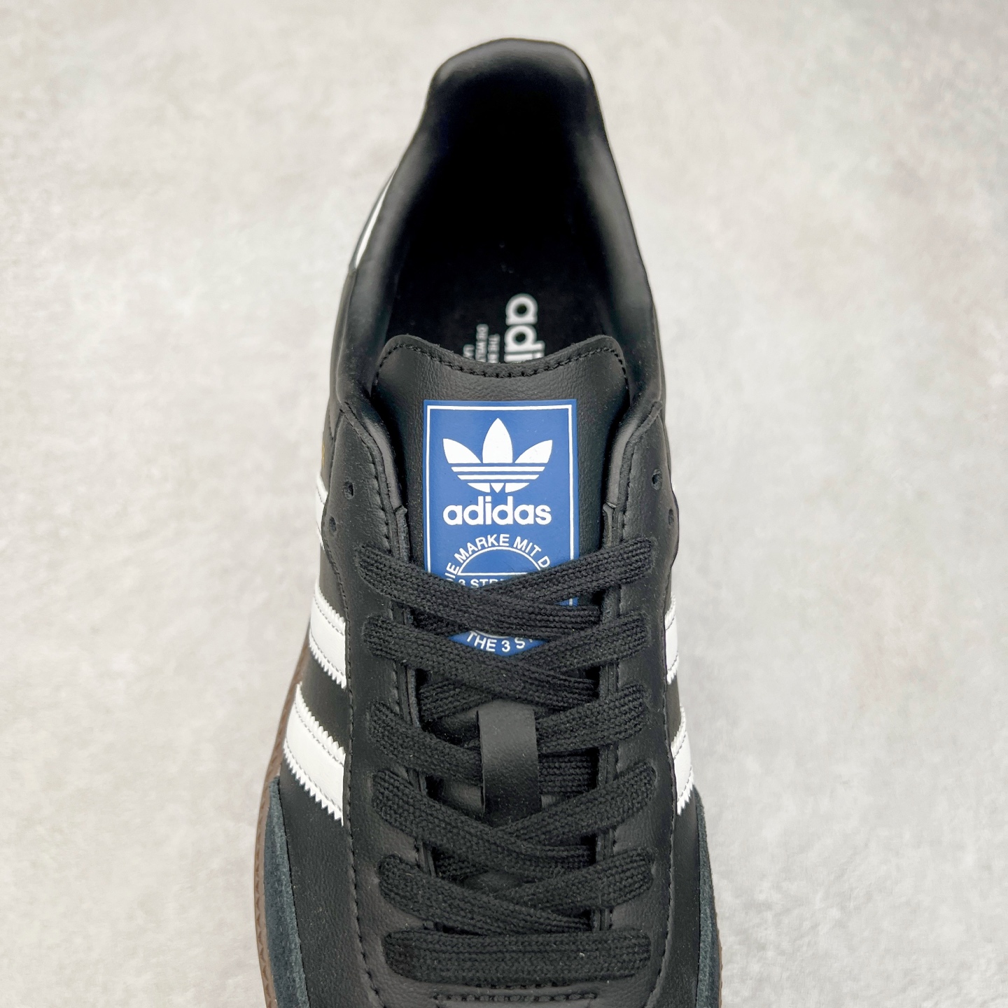 图片[5]-＃纯原福利 AD Original Samba OG 复古经典轻便板鞋 B75807 正确烫金高频细节 原装纳米超迁皮料 独家私模橡胶大底 原盒原配 正确黑色中底布 这款桑巴鞋展示了高质量的工艺 带有装饰的超锁缝制和无缝的手感 柔软、柔软的皮革造型和标志性的3条纹完成了精致的外观 正规合身鞋带 鞋面上有绒面鞋垫 橡胶鞋底 享受正畸套筒软感 自50年代首次亮相以来就一直在赢得粉丝的青睐 尺码：35.5 36 36.5 37.5 38 38.5 39 40 40.5 41 42 42.5 43 44 44.5 45-选品中心