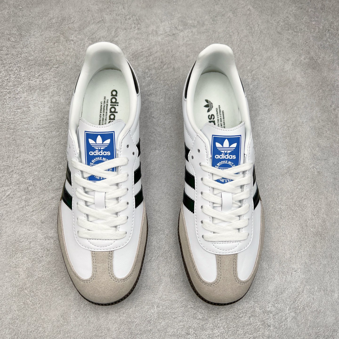 图片[2]-＃纯原福利 AD Original Samba OG 复古经典轻便板鞋 B75806 正确烫金高频细节 原装纳米超迁皮料 独家私模橡胶大底 原盒原配 正确黑色中底布 这款桑巴鞋展示了高质量的工艺 带有装饰的超锁缝制和无缝的手感 柔软、柔软的皮革造型和标志性的3条纹完成了精致的外观 正规合身鞋带 鞋面上有绒面鞋垫 橡胶鞋底 享受正畸套筒软感 自50年代首次亮相以来就一直在赢得粉丝的青睐 尺码：35.5 36 36.5 37.5 38 38.5 39 40 40.5 41 42 42.5 43 44 44.5 45-选品中心