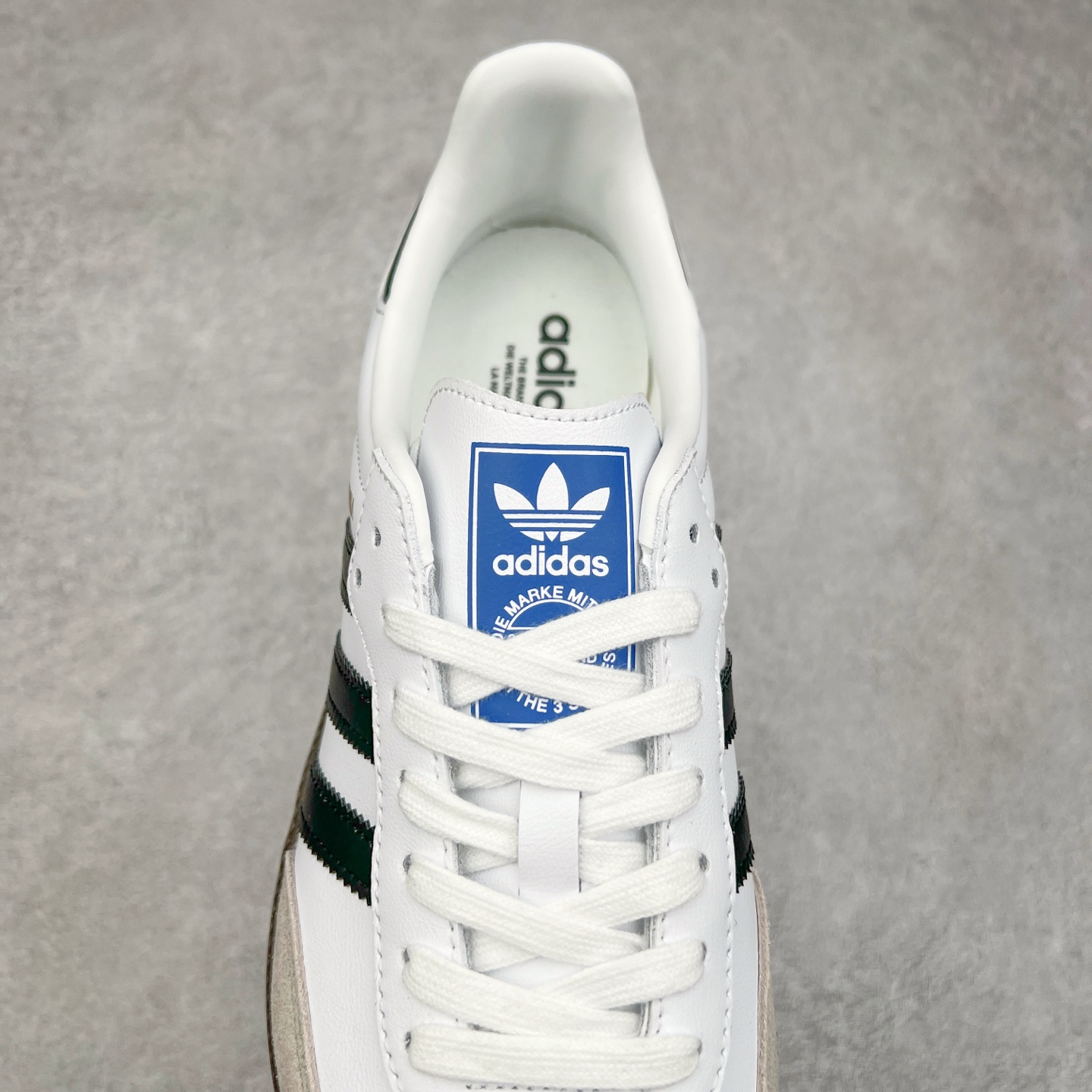 图片[5]-＃纯原福利 AD Original Samba OG 复古经典轻便板鞋 B75806 正确烫金高频细节 原装纳米超迁皮料 独家私模橡胶大底 原盒原配 正确黑色中底布 这款桑巴鞋展示了高质量的工艺 带有装饰的超锁缝制和无缝的手感 柔软、柔软的皮革造型和标志性的3条纹完成了精致的外观 正规合身鞋带 鞋面上有绒面鞋垫 橡胶鞋底 享受正畸套筒软感 自50年代首次亮相以来就一直在赢得粉丝的青睐 尺码：35.5 36 36.5 37.5 38 38.5 39 40 40.5 41 42 42.5 43 44 44.5 45-选品中心