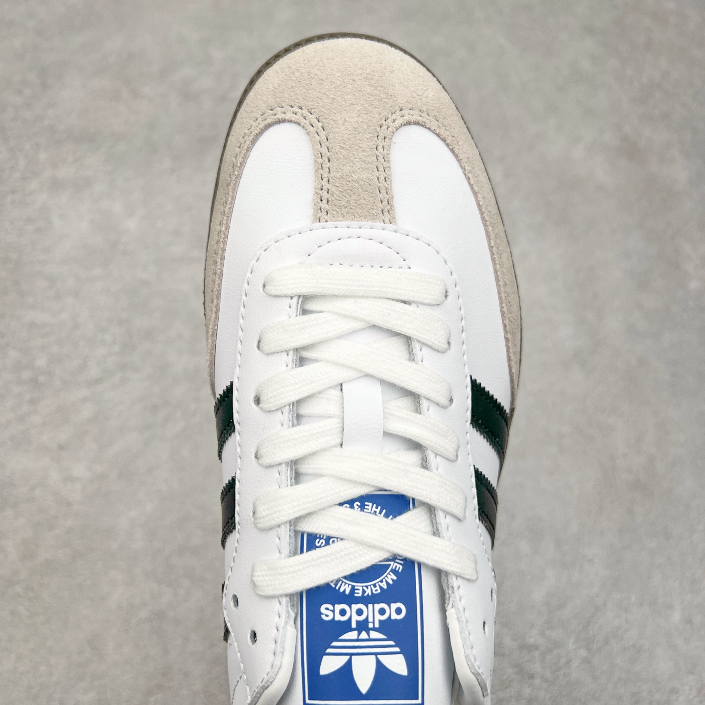 图片[4]-＃纯原福利 AD Original Samba OG 复古经典轻便板鞋 B75806 正确烫金高频细节 原装纳米超迁皮料 独家私模橡胶大底 原盒原配 正确黑色中底布 这款桑巴鞋展示了高质量的工艺 带有装饰的超锁缝制和无缝的手感 柔软、柔软的皮革造型和标志性的3条纹完成了精致的外观 正规合身鞋带 鞋面上有绒面鞋垫 橡胶鞋底 享受正畸套筒软感 自50年代首次亮相以来就一直在赢得粉丝的青睐 尺码：35.5 36 36.5 37.5 38 38.5 39 40 40.5 41 42 42.5 43 44 44.5 45-选品中心