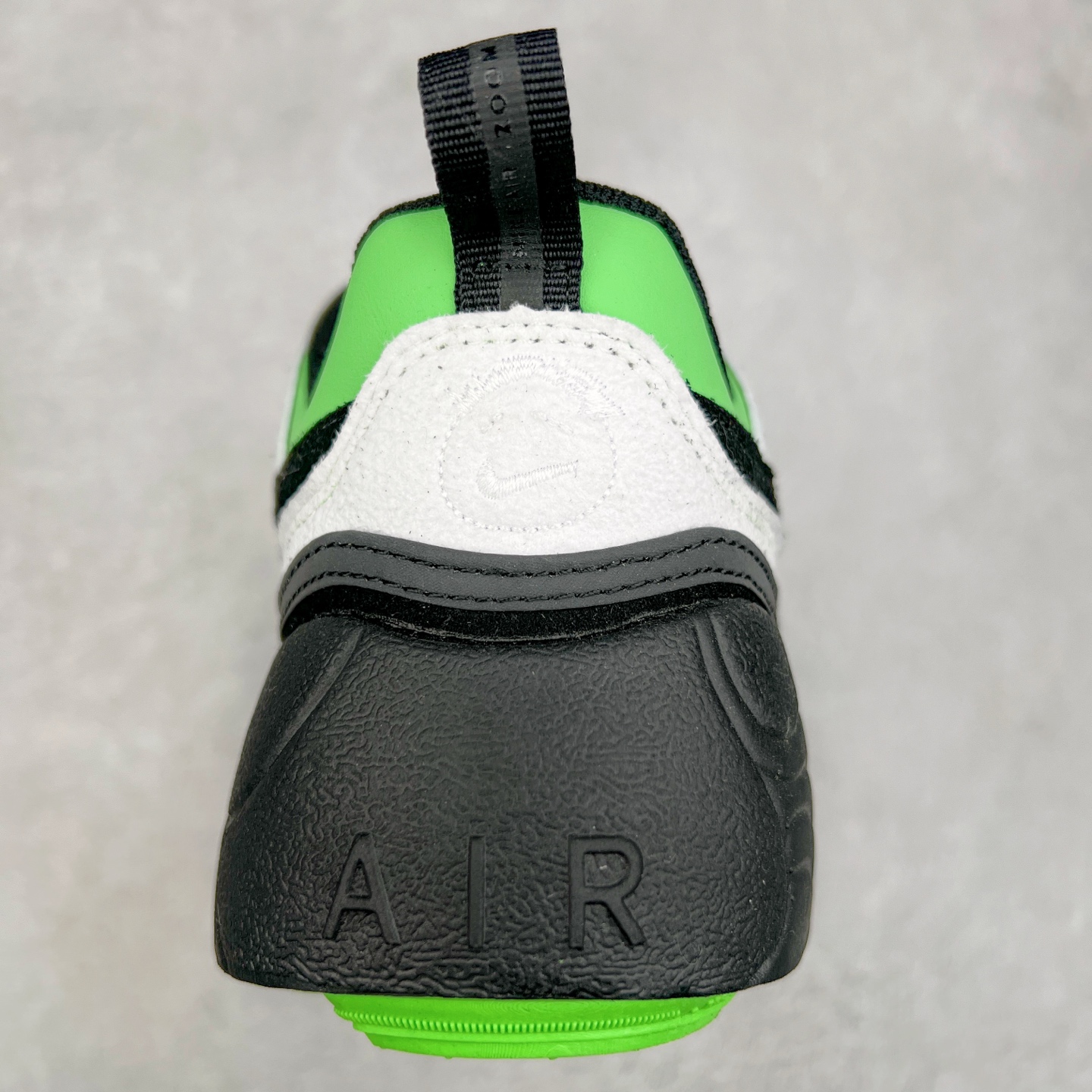 图片[8]-＃纯原 Travis Scott x NK Shark-A-Don \\\”Sail\\\” 舒适潮流防滑耐磨低帮生活休闲鞋 HQ3061-104 Travis Scott 携手NK再度发布令人期待的 “ Shark-A-Don ” ，作为继话题满满的 “ Jumpman Jack ” 之后的又一潮流巅峰之作，这款鞋以全新的鞋型搭配 “ Sail ” 配色惊艳登场，不禁让人好奇它是否还能继续捕获粉丝们的狂热追捧与喜爱。鞋面采用了柔和的米白色调，融合高级皮革与细腻的绒面革材质，整体外观质感满满。设计上，它保留了绑带元素，提升了鞋子的稳固性。重点是这次取消了倒钩元素设计。为了提升透气性，鞋舌和鞋领部分采用了网眼布料。鞋后跟印有 Cactus Jack 的品牌标志和 Travis Scott 的招牌鬼脸 Logo，标签处还设计了 3M 反光细节。而 Swoosh 则巧妙地与 Travis Scott 的个人元素融合在一起。尺码：40 40.5 41 42 42.5 43 44 44.5 45-选品中心