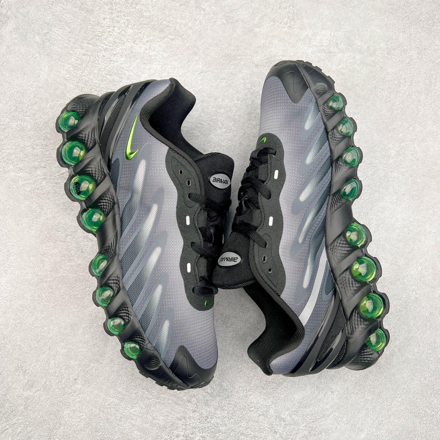 图片[3]-NK Air Max DN8 全掌科技气垫缓震运动跑鞋 FQ7860-003 DN8的核心亮点在于其八腔气垫结构 根据不同部位设定的气压值专为行走设计 提供卓越的舒适感 鞋面的设计让人联想到上世纪90年代末至2000年代初的多款Air Max 中底上系列圆形孔洞引发了热议 不少人将其与竞争品牌的缓震技术进行比较 例如K-SWISS 2010年代初推出的Tubes技 及以多孔鞋底闻名的品牌 尺码：36 36.5 37.5 38 38.5 39 40 40.5 41 42 42.5 43 44 44.5 45-选品中心