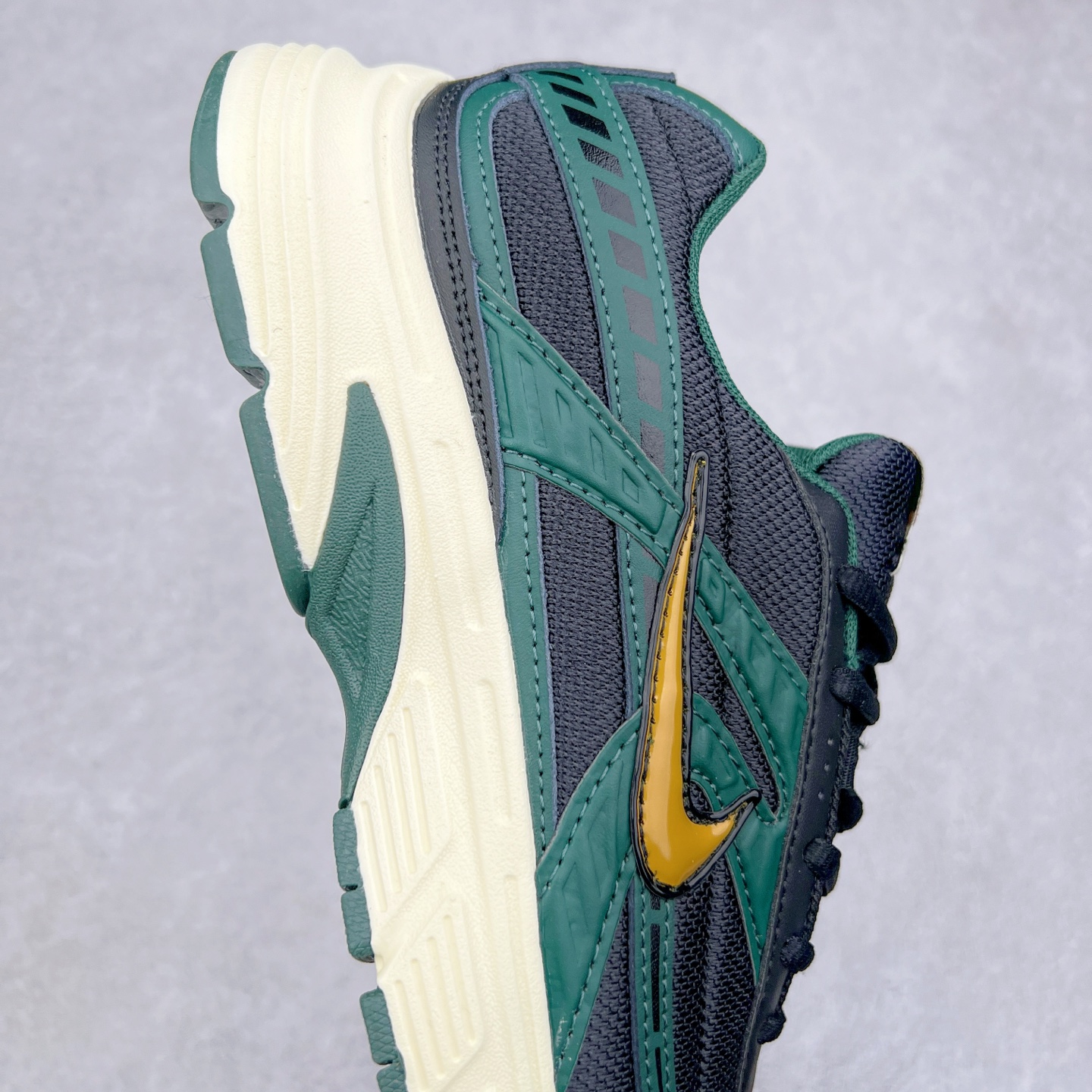 图片[6]-NK Initiator 创始者系列复古老爹鞋运动舒适复古网布合成革减震防滑耐磨低帮休闲跑步鞋 HQ3611-010 Ins爆火全新韩系古着风 回味经典 采用透气网眼鞋面和支撑覆盖层 自然运动设计的Phlyon中底用于缓冲 BRS 1000碳橡胶外底具有轻质柔韧性 牵引力和耐用性 实拍调校N版已经零色差零失真 百分百还原实物色彩所见即所得 不存在货不对板色差等低级问题 选购参考实物拍摄 不混卖不参货 只用心做好货严格选品 承诺混一赔十 尺码：36 36.5 37.5 38 38.5 39 40 40.5 41 42 42.5 43 44 44.5 45-选品中心