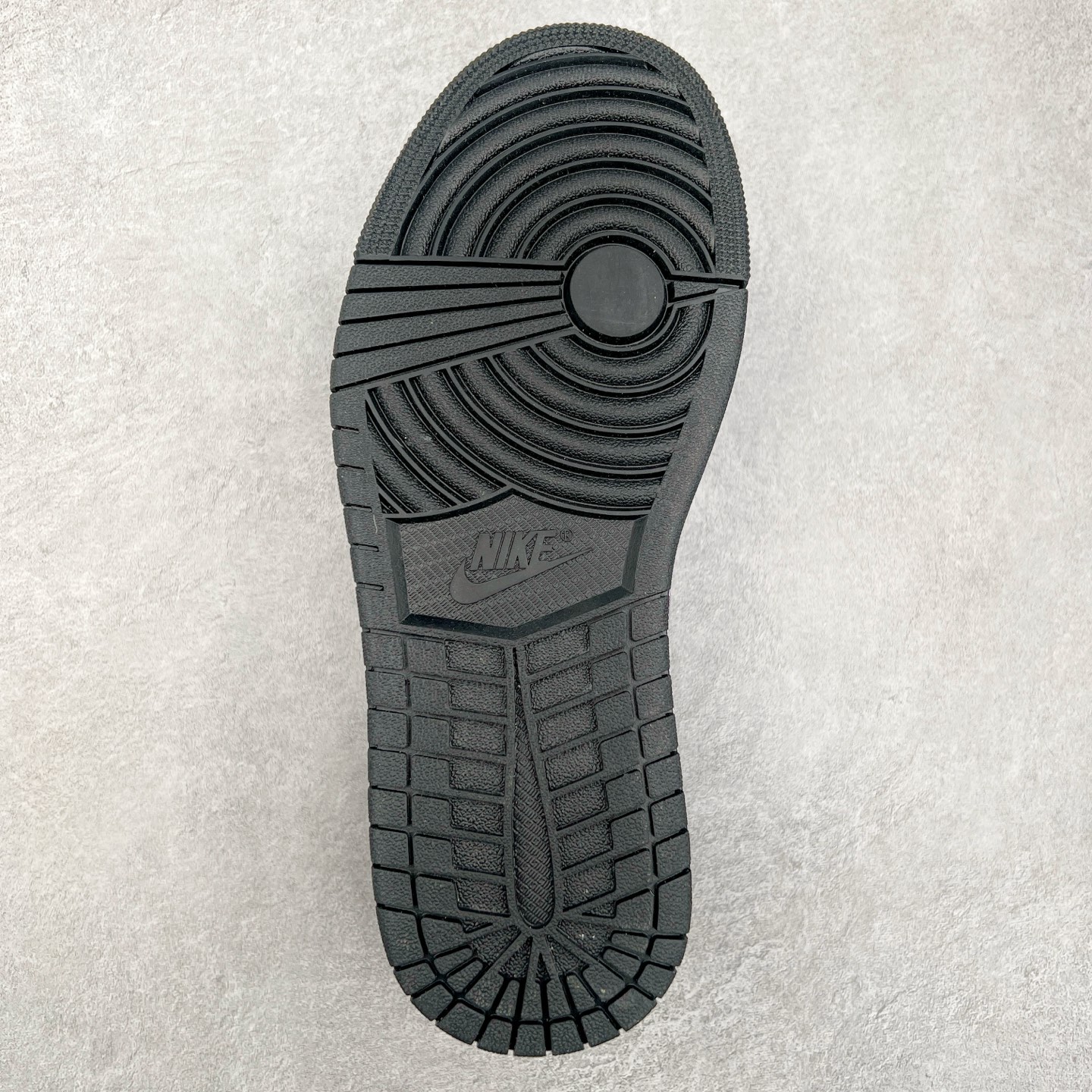 图片[9]-＃K版 Air Jordan AJ1 Low 低帮 黑白紫 HJ5911-105 全新流水线出品 DT版本唯一平替选择 市场第二梯队最强版 全部原鞋开发 原楦原纸板开发 全鞋电脑针车 原厂内置全掌气垫 原盒内在原标 唯一Zp原版鞋带绑法 免检产品 全新2022版型 全头层皮料 完美零毛边处理 原厂配置全掌气垫 价格定位良心 几十个配色陆续出货 实拍调校N版已经零色差零失真 百分百还原实物色彩所见即所得 不存在货不对板色差等低级问题 选购参考实物拍摄 不混卖不参货 只用心做好货严格选品 承诺混一赔十 尺码：36 36.5 37.5 38 38.5 39 40 40.5 41 42 42.5 43 44 44.5 45-选品中心