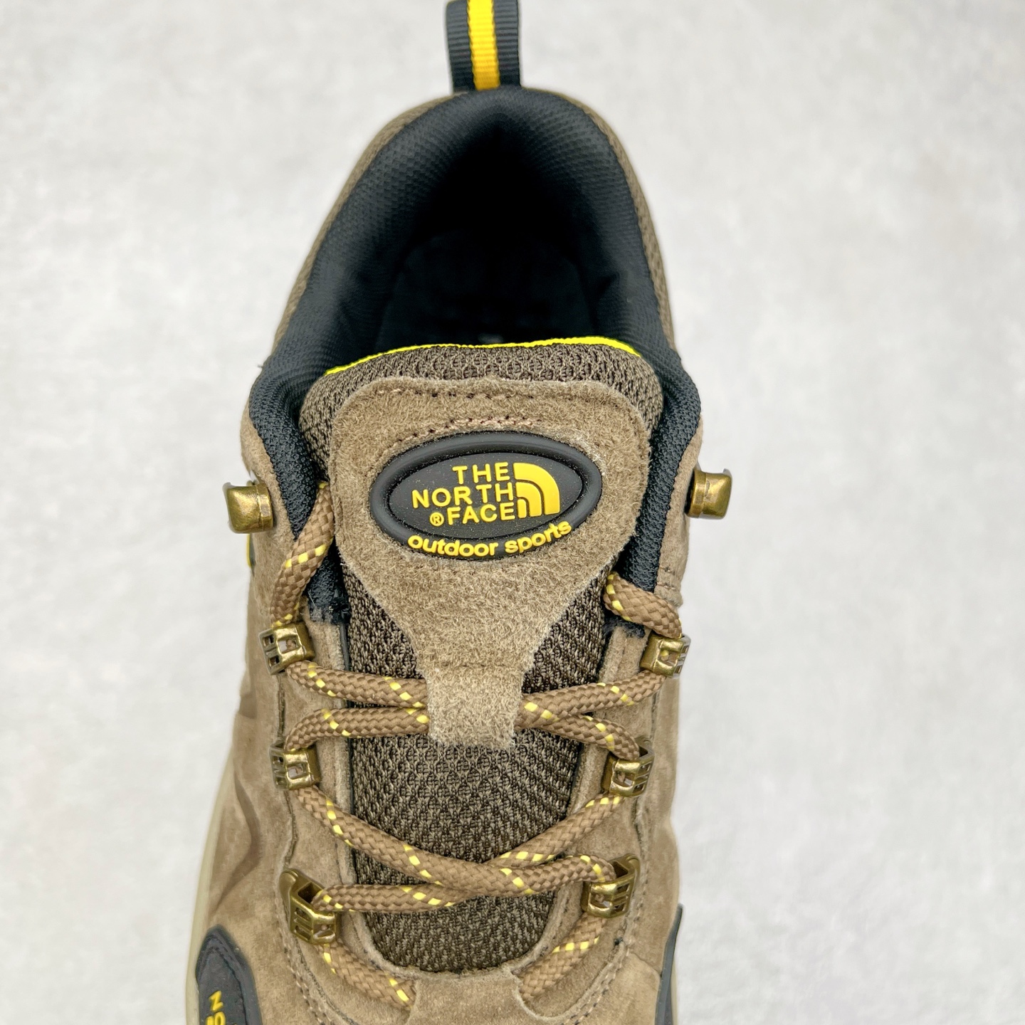 图片[5]-The North Face 北面 乐斯菲斯户外运动休闲登山鞋越野徒步鞋 广东大厂品质 面料采用进口磨砂牛皮 鞋底采用Vibram黄金大底 专门为鞋底设计的橡胶以出色的耐磨性 良好的防滑性或得不少户外运动爱好者的喜欢 专业户外登山品牌（北面）The North Face自1966年创立，由两位热爱登山徒步的年轻登山者于美西旧金山开创，不断透过研发与创新，并且将最先进的技术结合在服装与鞋款设计，生产多种外型帅气且专业能力非常强的户外运动装备而备受欢迎。尺码：40-45（运动鞋码）-选品中心