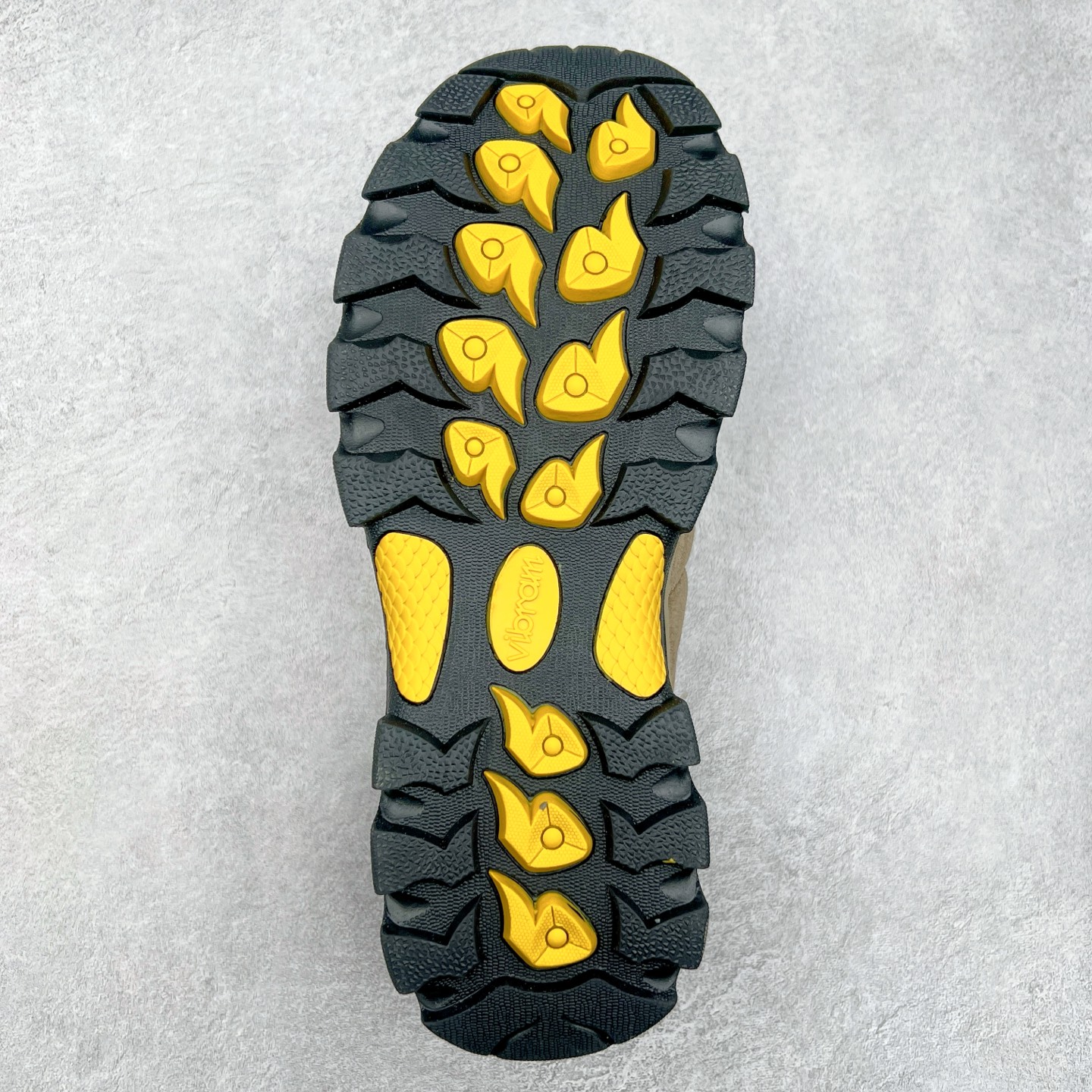 图片[9]-The North Face 北面 乐斯菲斯户外运动休闲登山鞋越野徒步鞋 广东大厂品质 面料采用进口磨砂牛皮 鞋底采用Vibram黄金大底 专门为鞋底设计的橡胶以出色的耐磨性 良好的防滑性或得不少户外运动爱好者的喜欢 专业户外登山品牌（北面）The North Face自1966年创立，由两位热爱登山徒步的年轻登山者于美西旧金山开创，不断透过研发与创新，并且将最先进的技术结合在服装与鞋款设计，生产多种外型帅气且专业能力非常强的户外运动装备而备受欢迎。尺码：40-45（运动鞋码）-选品中心