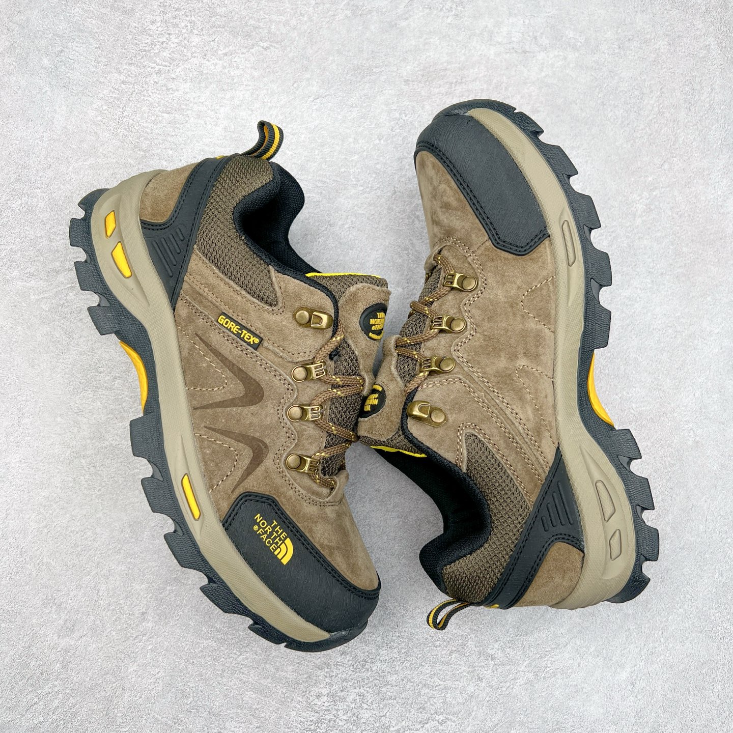 图片[3]-The North Face 北面 乐斯菲斯户外运动休闲登山鞋越野徒步鞋 广东大厂品质 面料采用进口磨砂牛皮 鞋底采用Vibram黄金大底 专门为鞋底设计的橡胶以出色的耐磨性 良好的防滑性或得不少户外运动爱好者的喜欢 专业户外登山品牌（北面）The North Face自1966年创立，由两位热爱登山徒步的年轻登山者于美西旧金山开创，不断透过研发与创新，并且将最先进的技术结合在服装与鞋款设计，生产多种外型帅气且专业能力非常强的户外运动装备而备受欢迎。尺码：40-45（运动鞋码）-选品中心