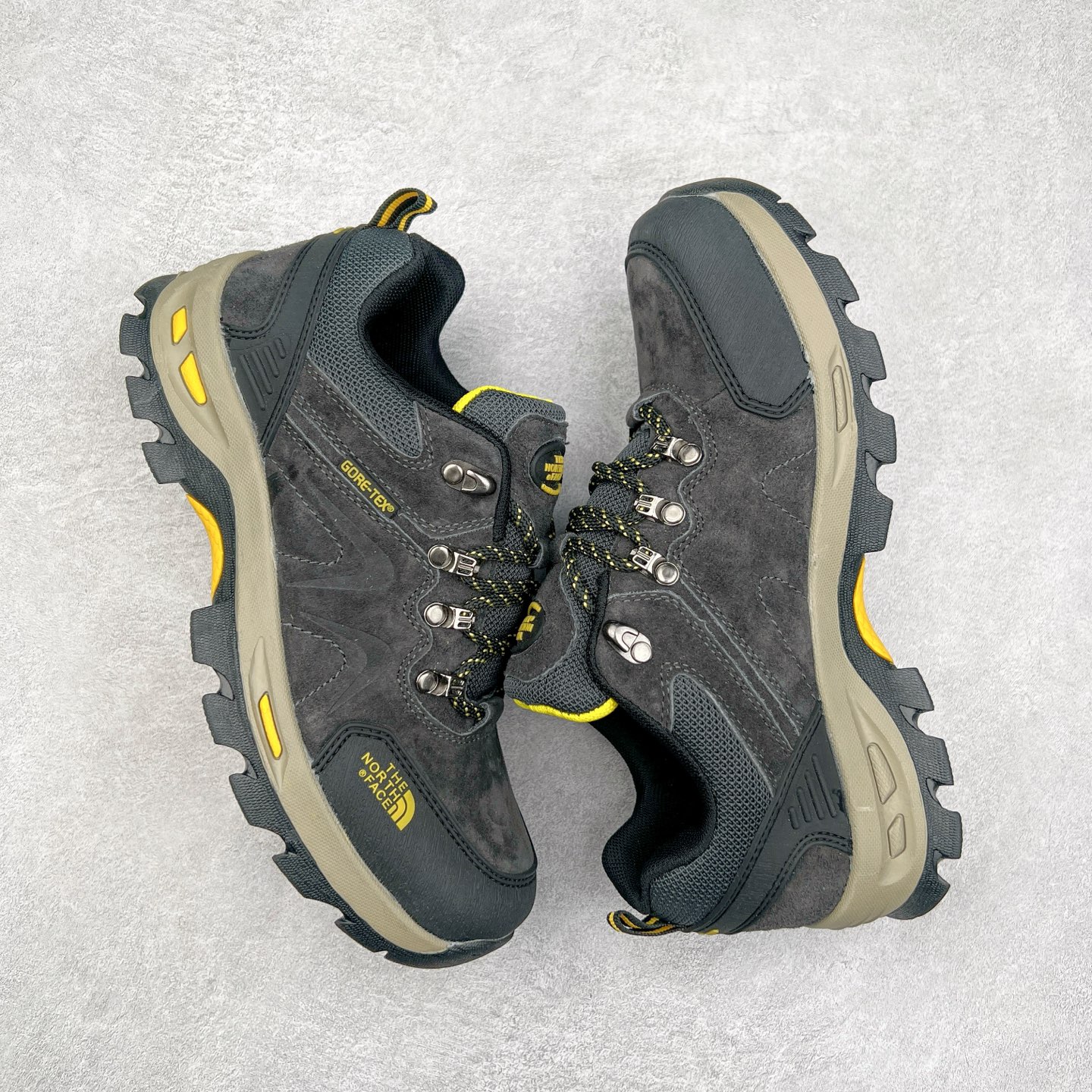 图片[3]-The North Face 北面 乐斯菲斯户外运动休闲登山鞋越野徒步鞋 广东大厂品质 面料采用进口磨砂牛皮 鞋底采用Vibram黄金大底 专门为鞋底设计的橡胶以出色的耐磨性 良好的防滑性或得不少户外运动爱好者的喜欢 专业户外登山品牌（北面）The North Face自1966年创立，由两位热爱登山徒步的年轻登山者于美西旧金山开创，不断透过研发与创新，并且将最先进的技术结合在服装与鞋款设计，生产多种外型帅气且专业能力非常强的户外运动装备而备受欢迎。尺码：40-45（运动鞋码）-选品中心