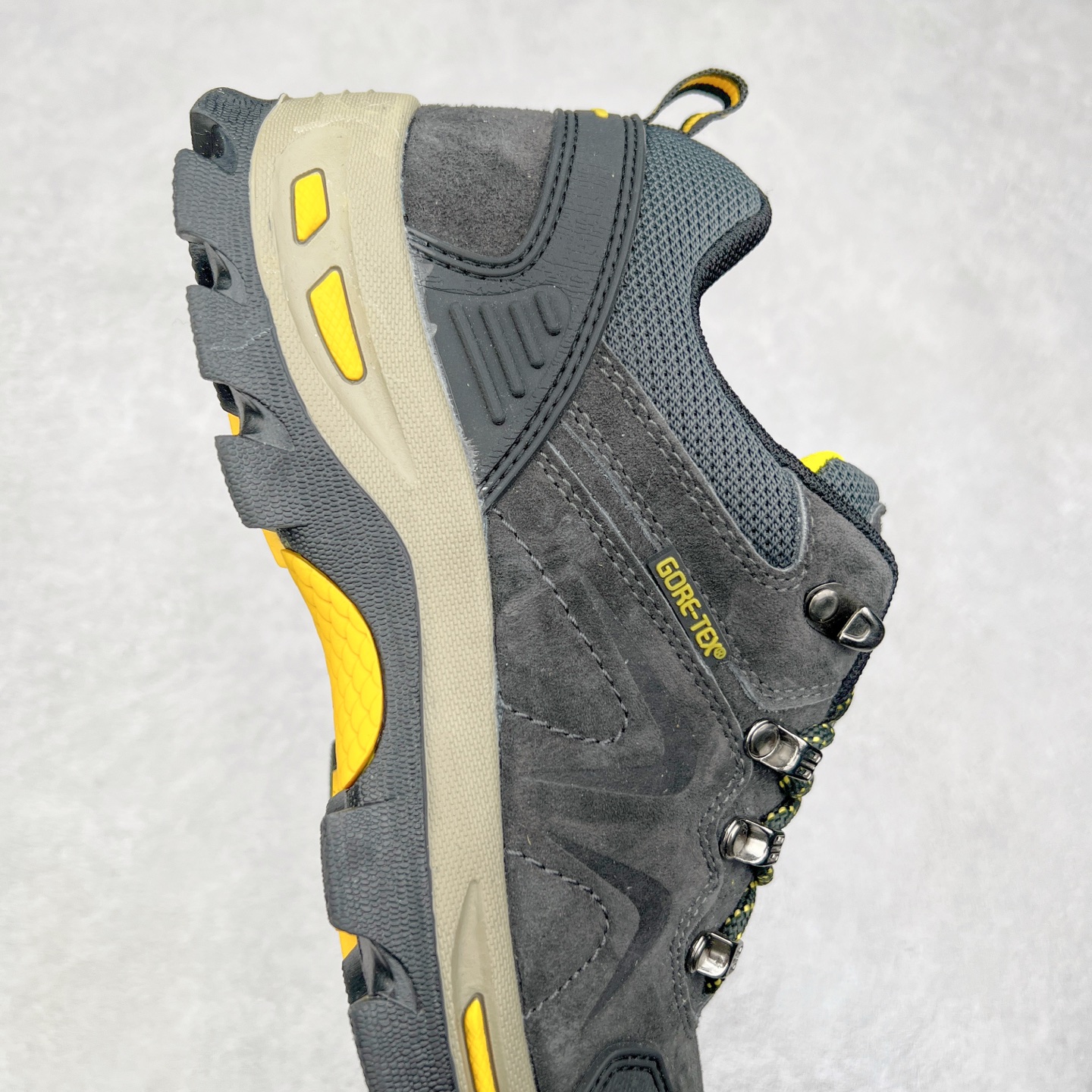 图片[6]-The North Face 北面 乐斯菲斯户外运动休闲登山鞋越野徒步鞋 广东大厂品质 面料采用进口磨砂牛皮 鞋底采用Vibram黄金大底 专门为鞋底设计的橡胶以出色的耐磨性 良好的防滑性或得不少户外运动爱好者的喜欢 专业户外登山品牌（北面）The North Face自1966年创立，由两位热爱登山徒步的年轻登山者于美西旧金山开创，不断透过研发与创新，并且将最先进的技术结合在服装与鞋款设计，生产多种外型帅气且专业能力非常强的户外运动装备而备受欢迎。尺码：40-45（运动鞋码）-选品中心