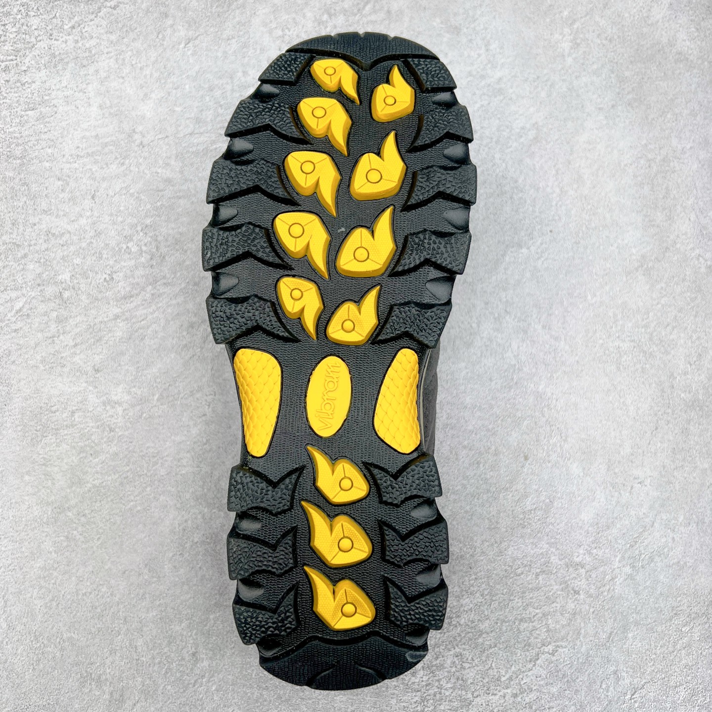 图片[9]-The North Face 北面 乐斯菲斯户外运动休闲登山鞋越野徒步鞋 广东大厂品质 面料采用进口磨砂牛皮 鞋底采用Vibram黄金大底 专门为鞋底设计的橡胶以出色的耐磨性 良好的防滑性或得不少户外运动爱好者的喜欢 专业户外登山品牌（北面）The North Face自1966年创立，由两位热爱登山徒步的年轻登山者于美西旧金山开创，不断透过研发与创新，并且将最先进的技术结合在服装与鞋款设计，生产多种外型帅气且专业能力非常强的户外运动装备而备受欢迎。尺码：40-45（运动鞋码）-选品中心