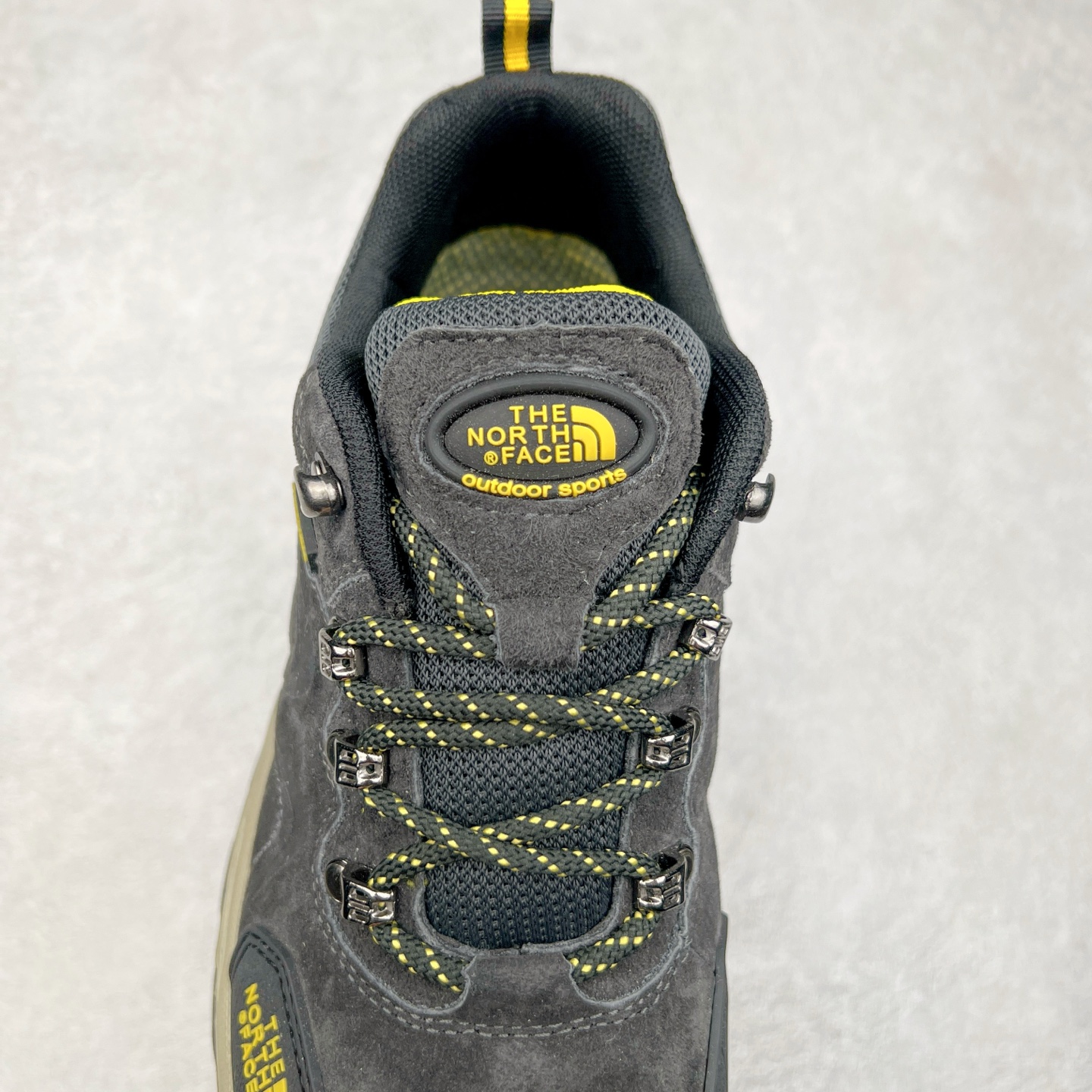 图片[5]-The North Face 北面 乐斯菲斯户外运动休闲登山鞋越野徒步鞋 广东大厂品质 面料采用进口磨砂牛皮 鞋底采用Vibram黄金大底 专门为鞋底设计的橡胶以出色的耐磨性 良好的防滑性或得不少户外运动爱好者的喜欢 专业户外登山品牌（北面）The North Face自1966年创立，由两位热爱登山徒步的年轻登山者于美西旧金山开创，不断透过研发与创新，并且将最先进的技术结合在服装与鞋款设计，生产多种外型帅气且专业能力非常强的户外运动装备而备受欢迎。尺码：40-45（运动鞋码）-选品中心