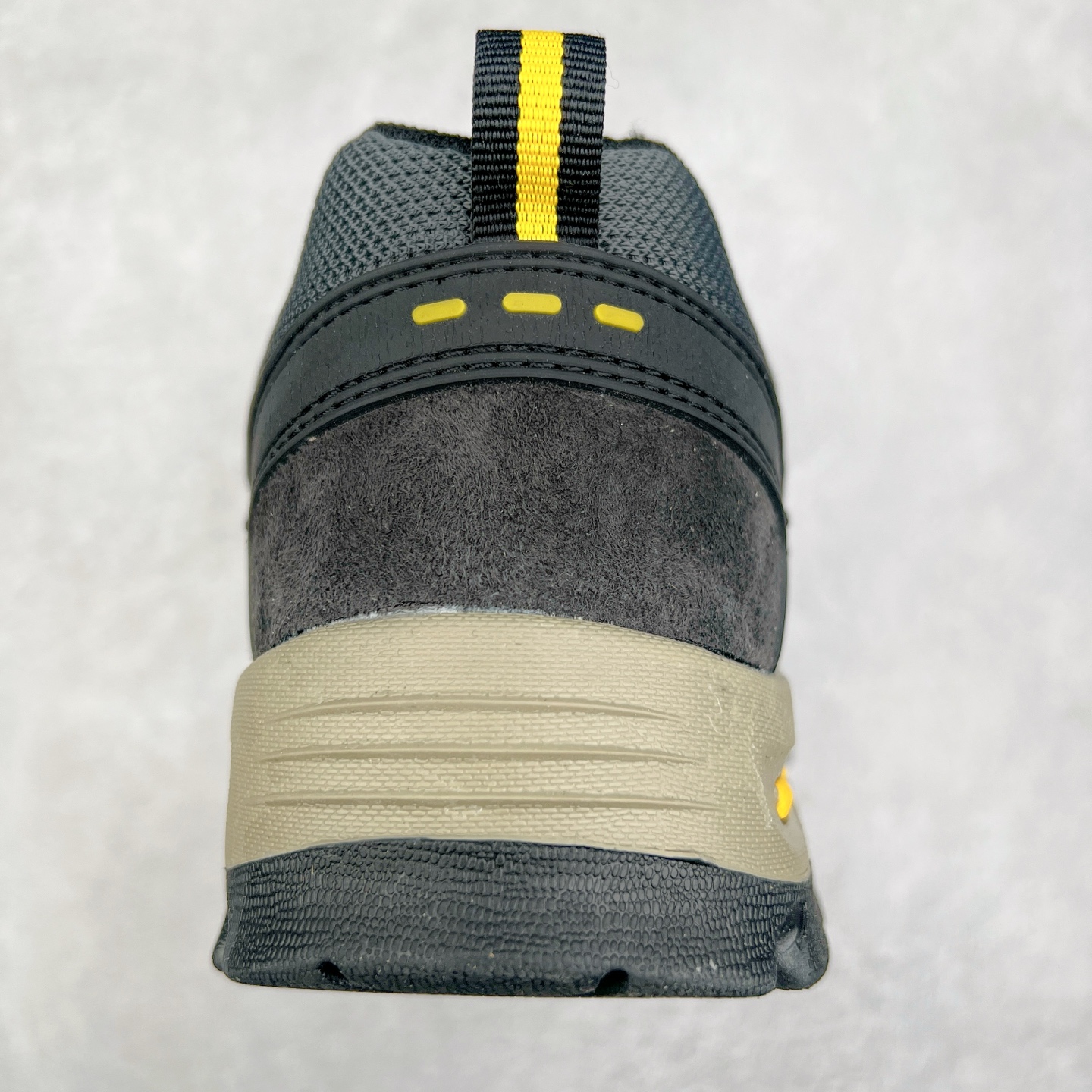 图片[8]-The North Face 北面 乐斯菲斯户外运动休闲登山鞋越野徒步鞋 广东大厂品质 面料采用进口磨砂牛皮 鞋底采用Vibram黄金大底 专门为鞋底设计的橡胶以出色的耐磨性 良好的防滑性或得不少户外运动爱好者的喜欢 专业户外登山品牌（北面）The North Face自1966年创立，由两位热爱登山徒步的年轻登山者于美西旧金山开创，不断透过研发与创新，并且将最先进的技术结合在服装与鞋款设计，生产多种外型帅气且专业能力非常强的户外运动装备而备受欢迎。尺码：40-45（运动鞋码）-选品中心