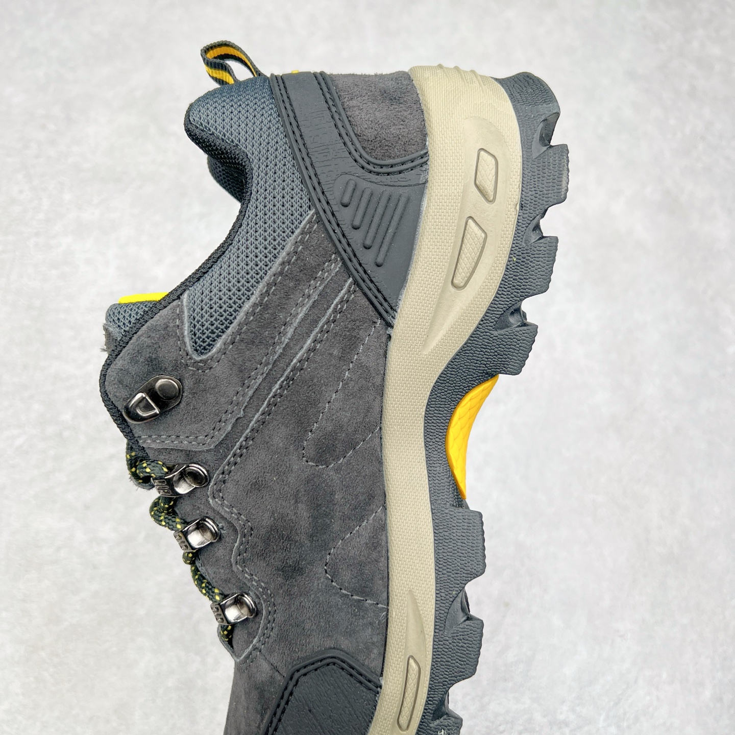 图片[7]-The North Face 北面 乐斯菲斯户外运动休闲登山鞋越野徒步鞋 广东大厂品质 面料采用进口磨砂牛皮 鞋底采用Vibram黄金大底 专门为鞋底设计的橡胶以出色的耐磨性 良好的防滑性或得不少户外运动爱好者的喜欢 专业户外登山品牌（北面）The North Face自1966年创立，由两位热爱登山徒步的年轻登山者于美西旧金山开创，不断透过研发与创新，并且将最先进的技术结合在服装与鞋款设计，生产多种外型帅气且专业能力非常强的户外运动装备而备受欢迎。尺码：40-45（运动鞋码）-选品中心