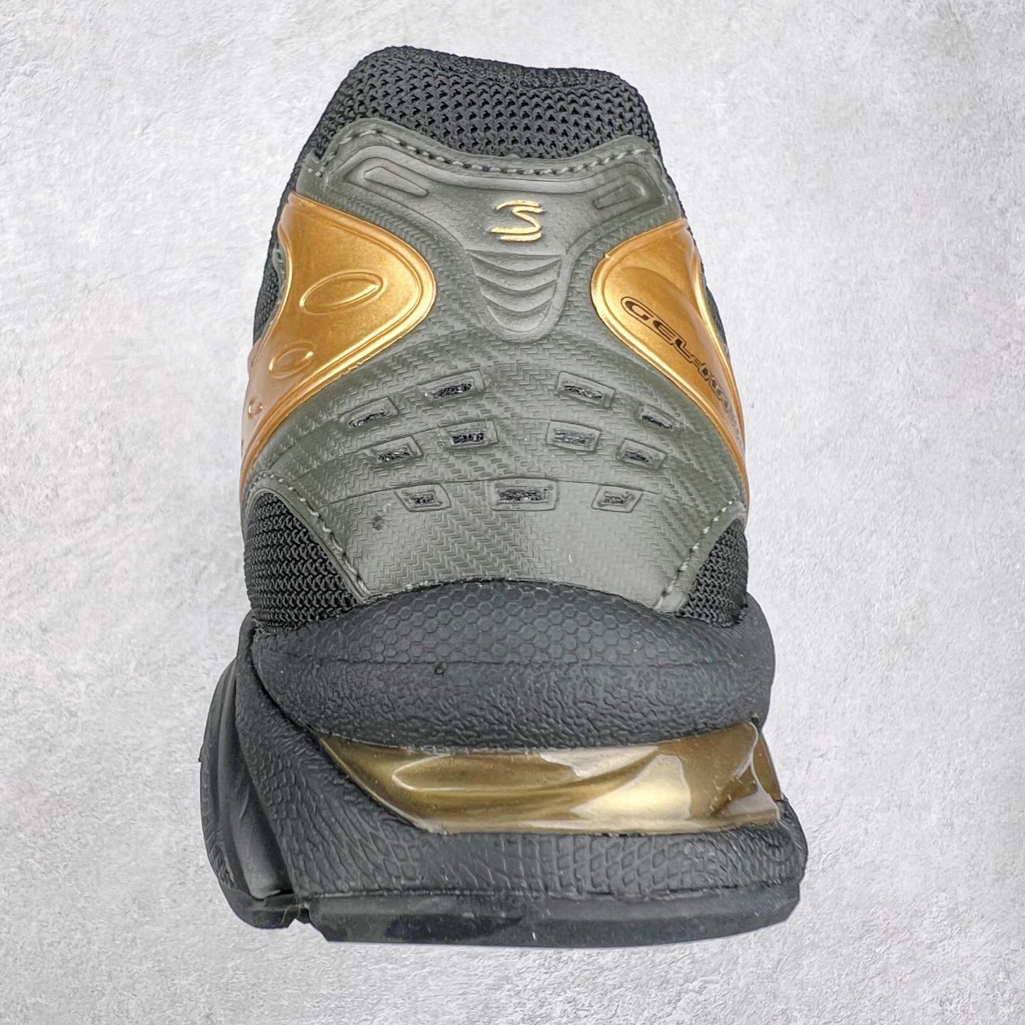 图片[8]-＃特价福利 ASICS GEL-KAYANO 14 亚瑟士K14系列户外复古潮流百搭织物合成革缓震休闲跑步鞋 原装纸板楦头开发 独家私模五层组合大底 原厂定制缓震硅胶加持 原盒原配 官方四联吊牌 原装Ortholite轻量化鞋垫 设计师 Hidenori Yamashita 以「Flash」一词为灵感 创造出未来感金属色鞋面 改造升级内在性能 由内而外全面革新 为 GEL-KAYANO 家族传承及经典跑鞋文化的延续 创下里程碑式作品 K14跑鞋重新诠释了复古的跑步形状 并以其 2000 年代后期的美学理念重新铺装 银色与蓝色的鞋面极为高档 网面铺陈与鞋面、鞋头多处细节位增添了透气性 鞋后跟部中底上以及多密度耐磨鞋底增加了 GEL 缓震胶 提供高抗冲击性、缓冲性、可保护脚部免受地面冲击的影响 穿着舒适性十足 实拍调校N版已经零色差零失真 百分百还原实物色彩所见即所得 不存在货不对板色差等低级问题 选购参考实物拍摄 不混卖不参货 只用心做好货严格选品 承诺混一赔十 尺码：36 36.5 37.5 38 38.5 39 40 40.5 41 42 42.5 43 44 44.5 45-选品中心