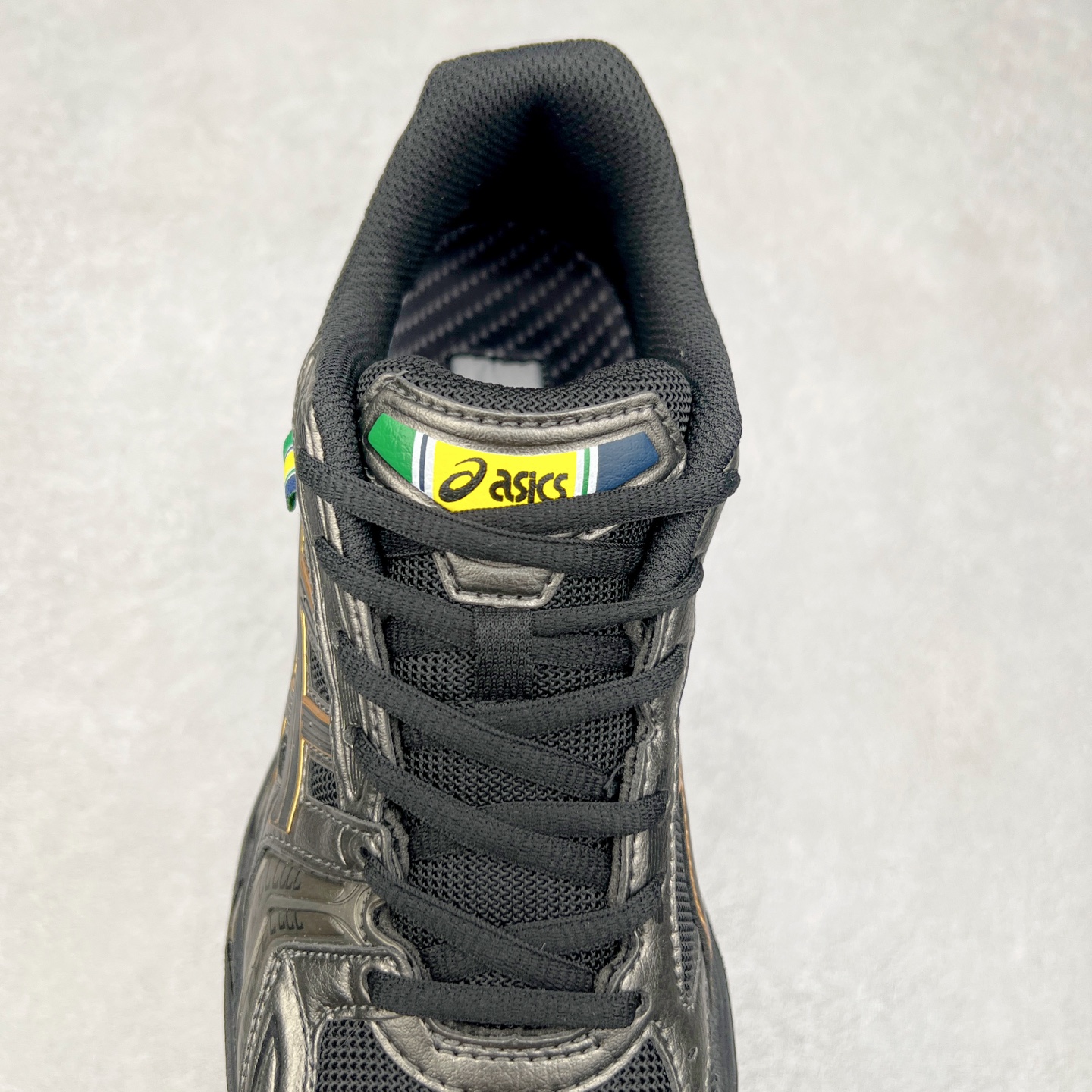 图片[5]-＃特价福利 ASICS GEL-KAYANO 14 亚瑟士K14系列户外复古潮流百搭织物合成革缓震休闲跑步鞋 原装纸板楦头开发 独家私模五层组合大底 原厂定制缓震硅胶加持 原盒原配 官方四联吊牌 原装Ortholite轻量化鞋垫 设计师 Hidenori Yamashita 以「Flash」一词为灵感 创造出未来感金属色鞋面 改造升级内在性能 由内而外全面革新 为 GEL-KAYANO 家族传承及经典跑鞋文化的延续 创下里程碑式作品 K14跑鞋重新诠释了复古的跑步形状 并以其 2000 年代后期的美学理念重新铺装 银色与蓝色的鞋面极为高档 网面铺陈与鞋面、鞋头多处细节位增添了透气性 鞋后跟部中底上以及多密度耐磨鞋底增加了 GEL 缓震胶 提供高抗冲击性、缓冲性、可保护脚部免受地面冲击的影响 穿着舒适性十足 实拍调校N版已经零色差零失真 百分百还原实物色彩所见即所得 不存在货不对板色差等低级问题 选购参考实物拍摄 不混卖不参货 只用心做好货严格选品 承诺混一赔十 尺码：36 36.5 37.5 38 38.5 39 40 40.5 41 42 42.5 43 44 44.5 45-选品中心