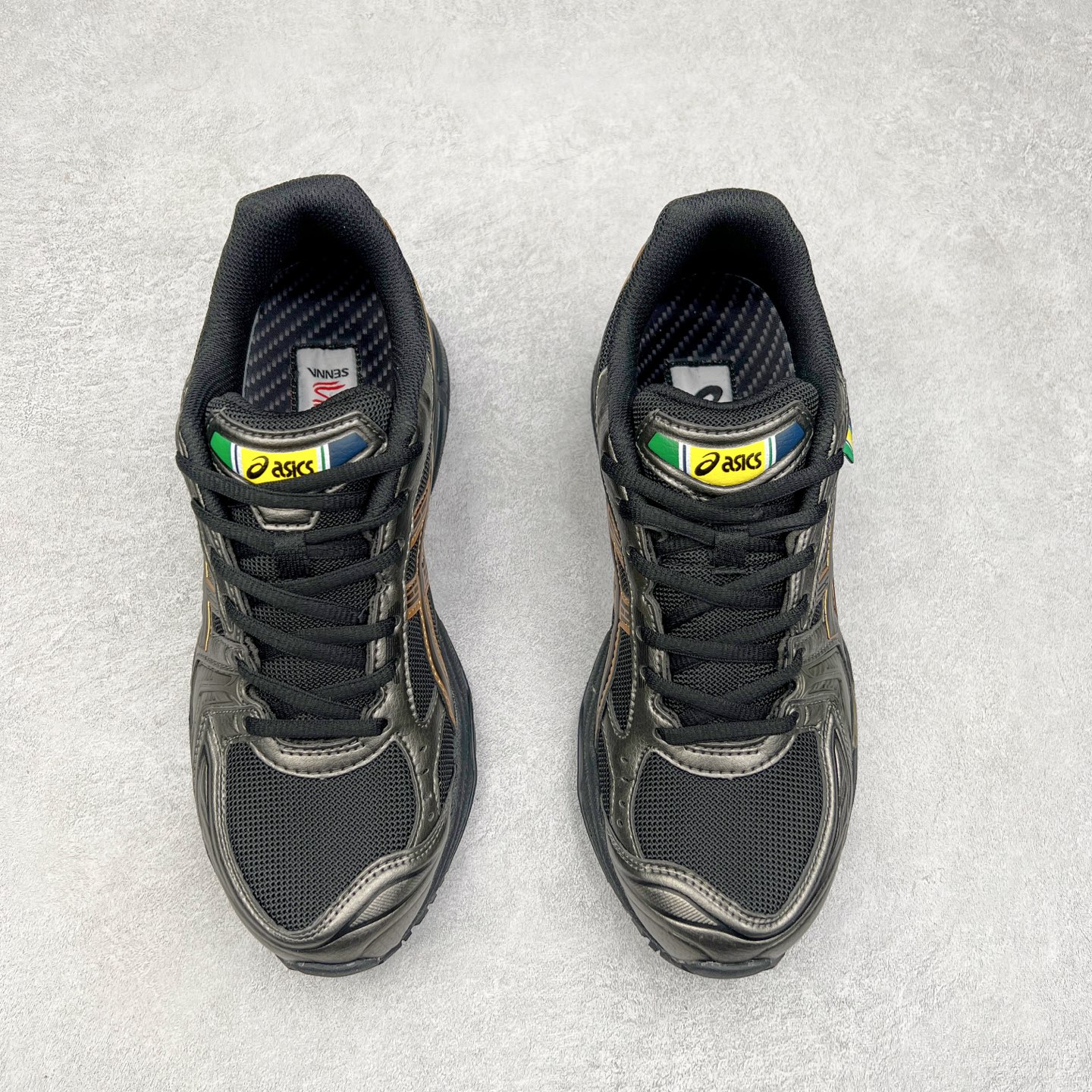 图片[2]-＃特价福利 ASICS GEL-KAYANO 14 亚瑟士K14系列户外复古潮流百搭织物合成革缓震休闲跑步鞋 原装纸板楦头开发 独家私模五层组合大底 原厂定制缓震硅胶加持 原盒原配 官方四联吊牌 原装Ortholite轻量化鞋垫 设计师 Hidenori Yamashita 以「Flash」一词为灵感 创造出未来感金属色鞋面 改造升级内在性能 由内而外全面革新 为 GEL-KAYANO 家族传承及经典跑鞋文化的延续 创下里程碑式作品 K14跑鞋重新诠释了复古的跑步形状 并以其 2000 年代后期的美学理念重新铺装 银色与蓝色的鞋面极为高档 网面铺陈与鞋面、鞋头多处细节位增添了透气性 鞋后跟部中底上以及多密度耐磨鞋底增加了 GEL 缓震胶 提供高抗冲击性、缓冲性、可保护脚部免受地面冲击的影响 穿着舒适性十足 实拍调校N版已经零色差零失真 百分百还原实物色彩所见即所得 不存在货不对板色差等低级问题 选购参考实物拍摄 不混卖不参货 只用心做好货严格选品 承诺混一赔十 尺码：36 36.5 37.5 38 38.5 39 40 40.5 41 42 42.5 43 44 44.5 45-选品中心