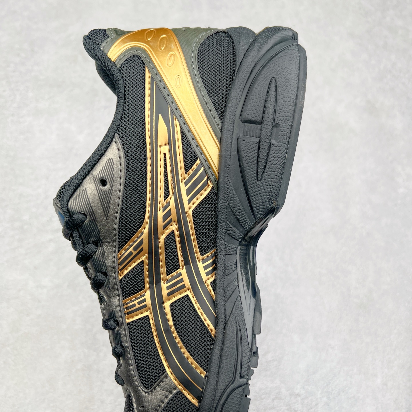 图片[7]-＃特价福利 ASICS GEL-KAYANO 14 亚瑟士K14系列户外复古潮流百搭织物合成革缓震休闲跑步鞋 原装纸板楦头开发 独家私模五层组合大底 原厂定制缓震硅胶加持 原盒原配 官方四联吊牌 原装Ortholite轻量化鞋垫 设计师 Hidenori Yamashita 以「Flash」一词为灵感 创造出未来感金属色鞋面 改造升级内在性能 由内而外全面革新 为 GEL-KAYANO 家族传承及经典跑鞋文化的延续 创下里程碑式作品 K14跑鞋重新诠释了复古的跑步形状 并以其 2000 年代后期的美学理念重新铺装 银色与蓝色的鞋面极为高档 网面铺陈与鞋面、鞋头多处细节位增添了透气性 鞋后跟部中底上以及多密度耐磨鞋底增加了 GEL 缓震胶 提供高抗冲击性、缓冲性、可保护脚部免受地面冲击的影响 穿着舒适性十足 实拍调校N版已经零色差零失真 百分百还原实物色彩所见即所得 不存在货不对板色差等低级问题 选购参考实物拍摄 不混卖不参货 只用心做好货严格选品 承诺混一赔十 尺码：36 36.5 37.5 38 38.5 39 40 40.5 41 42 42.5 43 44 44.5 45-选品中心