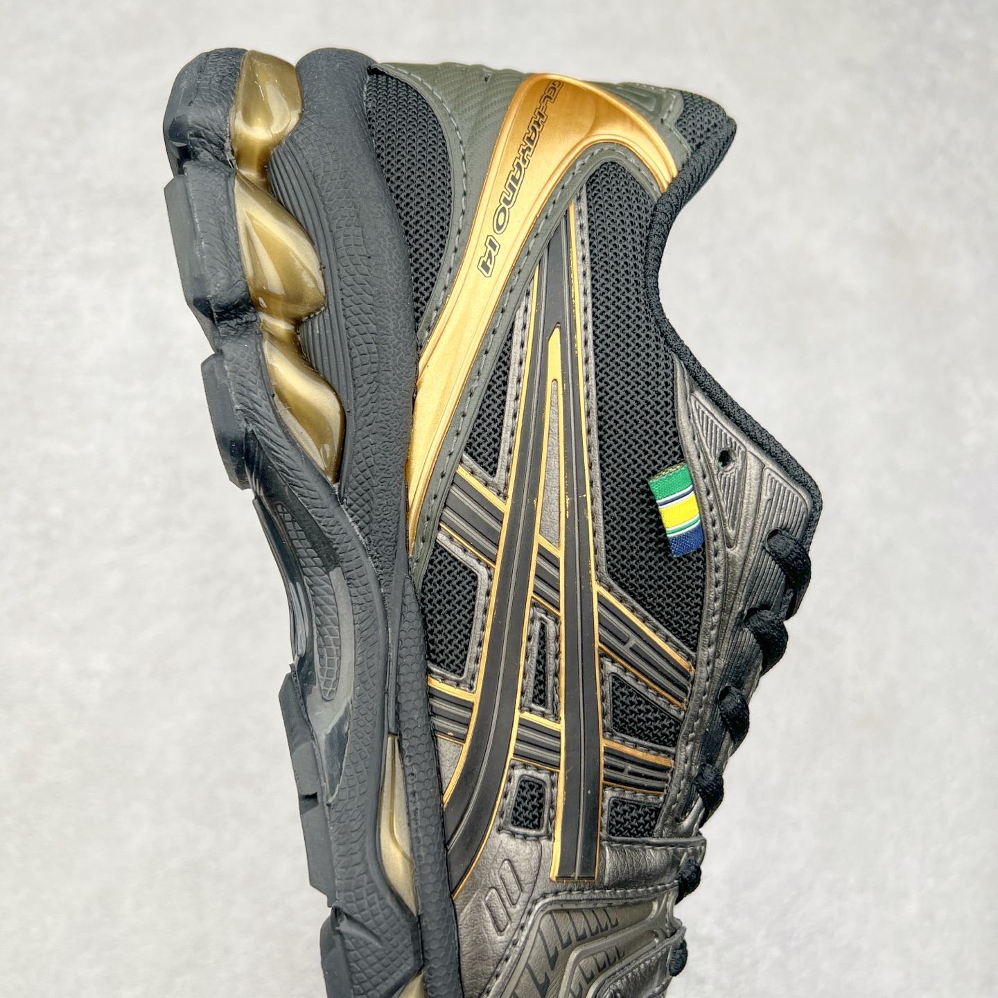 图片[6]-＃特价福利 ASICS GEL-KAYANO 14 亚瑟士K14系列户外复古潮流百搭织物合成革缓震休闲跑步鞋 原装纸板楦头开发 独家私模五层组合大底 原厂定制缓震硅胶加持 原盒原配 官方四联吊牌 原装Ortholite轻量化鞋垫 设计师 Hidenori Yamashita 以「Flash」一词为灵感 创造出未来感金属色鞋面 改造升级内在性能 由内而外全面革新 为 GEL-KAYANO 家族传承及经典跑鞋文化的延续 创下里程碑式作品 K14跑鞋重新诠释了复古的跑步形状 并以其 2000 年代后期的美学理念重新铺装 银色与蓝色的鞋面极为高档 网面铺陈与鞋面、鞋头多处细节位增添了透气性 鞋后跟部中底上以及多密度耐磨鞋底增加了 GEL 缓震胶 提供高抗冲击性、缓冲性、可保护脚部免受地面冲击的影响 穿着舒适性十足 实拍调校N版已经零色差零失真 百分百还原实物色彩所见即所得 不存在货不对板色差等低级问题 选购参考实物拍摄 不混卖不参货 只用心做好货严格选品 承诺混一赔十 尺码：36 36.5 37.5 38 38.5 39 40 40.5 41 42 42.5 43 44 44.5 45-选品中心