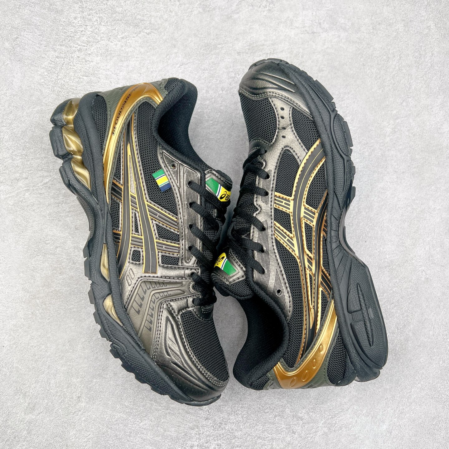 图片[3]-＃特价福利 ASICS GEL-KAYANO 14 亚瑟士K14系列户外复古潮流百搭织物合成革缓震休闲跑步鞋 原装纸板楦头开发 独家私模五层组合大底 原厂定制缓震硅胶加持 原盒原配 官方四联吊牌 原装Ortholite轻量化鞋垫 设计师 Hidenori Yamashita 以「Flash」一词为灵感 创造出未来感金属色鞋面 改造升级内在性能 由内而外全面革新 为 GEL-KAYANO 家族传承及经典跑鞋文化的延续 创下里程碑式作品 K14跑鞋重新诠释了复古的跑步形状 并以其 2000 年代后期的美学理念重新铺装 银色与蓝色的鞋面极为高档 网面铺陈与鞋面、鞋头多处细节位增添了透气性 鞋后跟部中底上以及多密度耐磨鞋底增加了 GEL 缓震胶 提供高抗冲击性、缓冲性、可保护脚部免受地面冲击的影响 穿着舒适性十足 实拍调校N版已经零色差零失真 百分百还原实物色彩所见即所得 不存在货不对板色差等低级问题 选购参考实物拍摄 不混卖不参货 只用心做好货严格选品 承诺混一赔十 尺码：36 36.5 37.5 38 38.5 39 40 40.5 41 42 42.5 43 44 44.5 45-选品中心