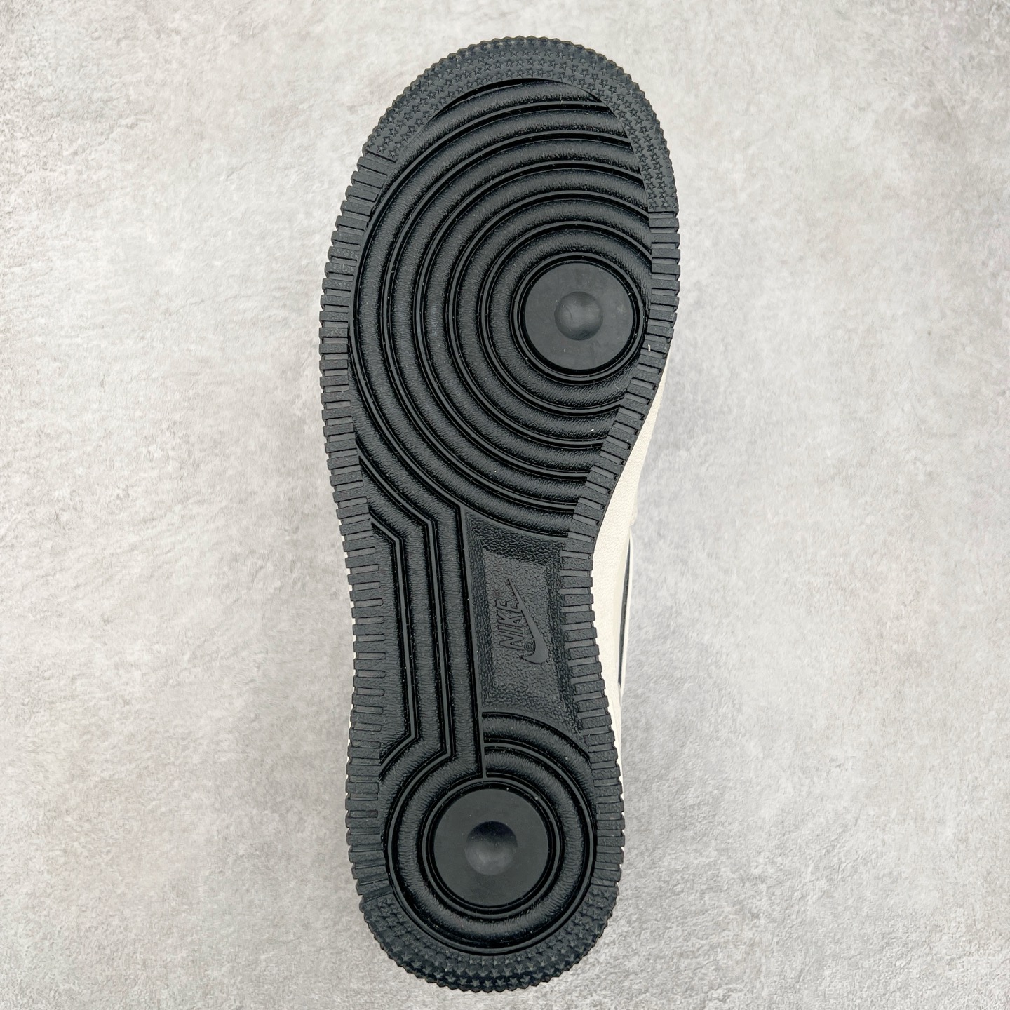 图片[9]-NK Air Force 1´07 Low 空军一号低帮百搭休闲运动板鞋 BB7518-028 柔软、弹性十足的缓震性能和出色的中底设计 横跨复古与现代的外型结合 造就出风靡全球 三十多年的Force 1 直到今天还深受青睐 实拍调校N版已经零色差零失真 百分百还原实物色彩所见即所得 不存在货不对板色差等低级问题 选购参考实物拍摄 不混卖不参货 只用心做好货严格选品 承诺混一赔十 尺码：36 36.5 37.5 38 38.5 39 40 40.5 41 42 42.5 43 44 44.5 45 46-选品中心