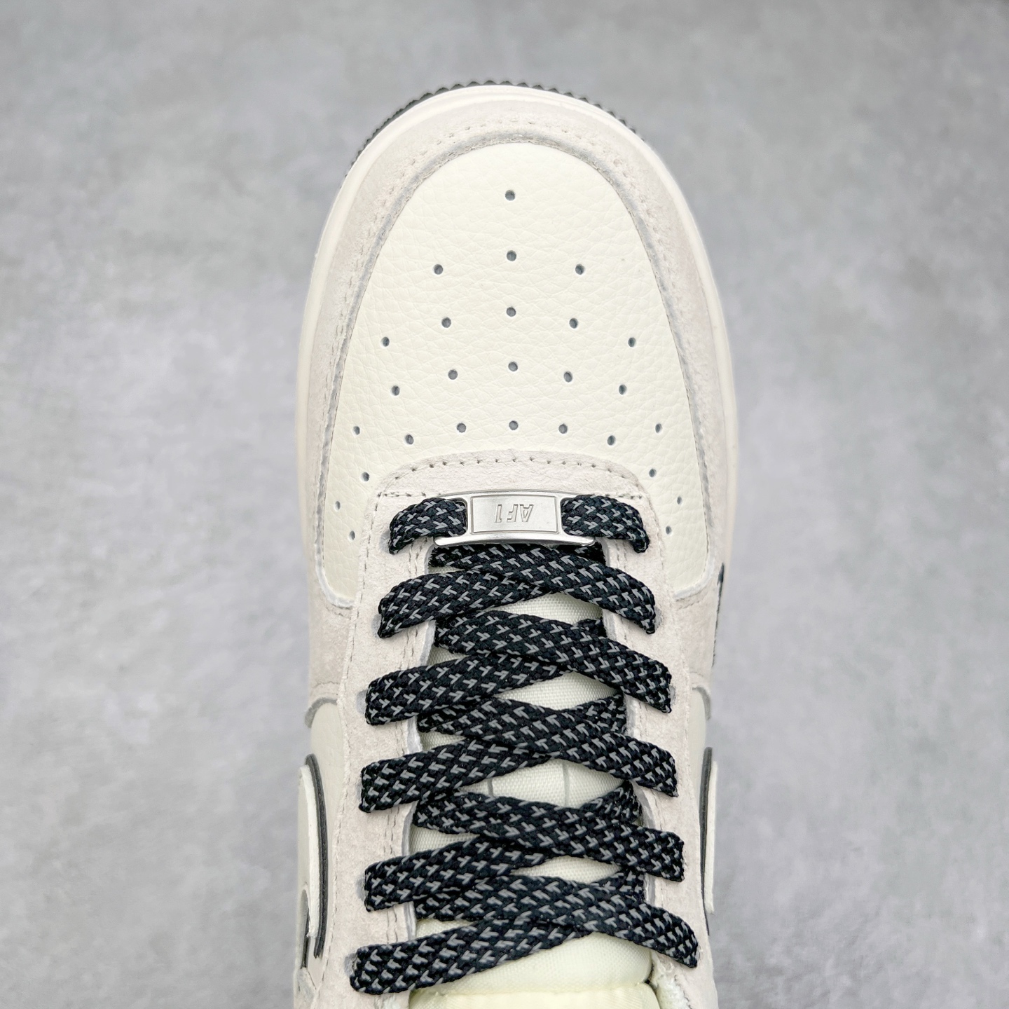 图片[4]-NK Air Force 1´07 Low 空军一号低帮百搭休闲运动板鞋 BB7518-028 柔软、弹性十足的缓震性能和出色的中底设计 横跨复古与现代的外型结合 造就出风靡全球 三十多年的Force 1 直到今天还深受青睐 实拍调校N版已经零色差零失真 百分百还原实物色彩所见即所得 不存在货不对板色差等低级问题 选购参考实物拍摄 不混卖不参货 只用心做好货严格选品 承诺混一赔十 尺码：36 36.5 37.5 38 38.5 39 40 40.5 41 42 42.5 43 44 44.5 45 46-选品中心