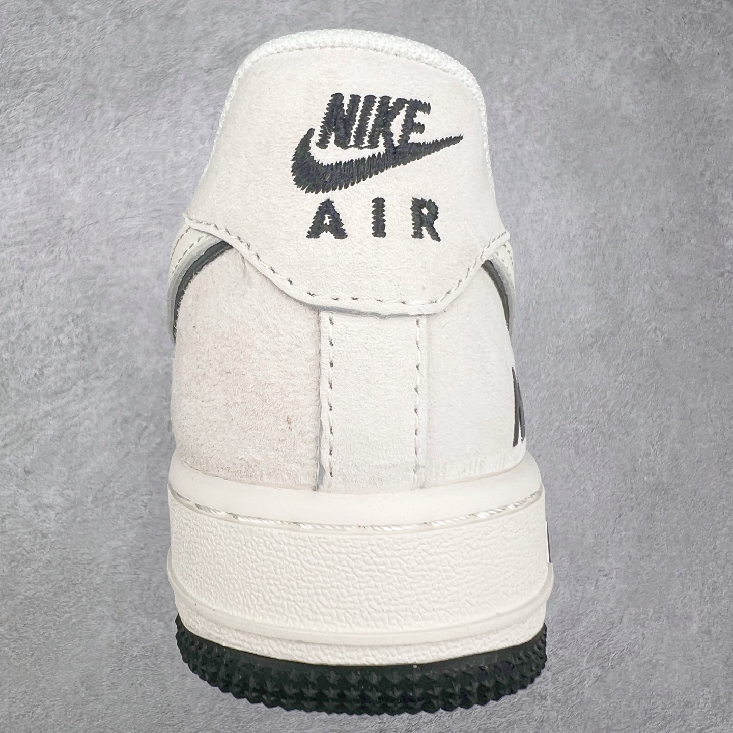 图片[8]-NK Air Force 1´07 Low 空军一号低帮百搭休闲运动板鞋 BB7518-028 柔软、弹性十足的缓震性能和出色的中底设计 横跨复古与现代的外型结合 造就出风靡全球 三十多年的Force 1 直到今天还深受青睐 实拍调校N版已经零色差零失真 百分百还原实物色彩所见即所得 不存在货不对板色差等低级问题 选购参考实物拍摄 不混卖不参货 只用心做好货严格选品 承诺混一赔十 尺码：36 36.5 37.5 38 38.5 39 40 40.5 41 42 42.5 43 44 44.5 45 46-选品中心