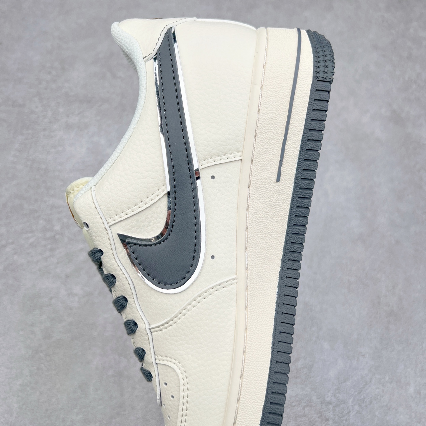 图片[7]-NK Air Force 1´07 Low 空军一号低帮百搭休闲运动板鞋 XZ6188-705 柔软、弹性十足的缓震性能和出色的中底设计 横跨复古与现代的外型结合 造就出风靡全球 三十多年的Force 1 直到今天还深受青睐 实拍调校N版已经零色差零失真 百分百还原实物色彩所见即所得 不存在货不对板色差等低级问题 选购参考实物拍摄 不混卖不参货 只用心做好货严格选品 承诺混一赔十 尺码：36 36.5 37.5 38 38.5 39 40 40.5 41 42 42.5 43 44 44.5 45 46-选品中心