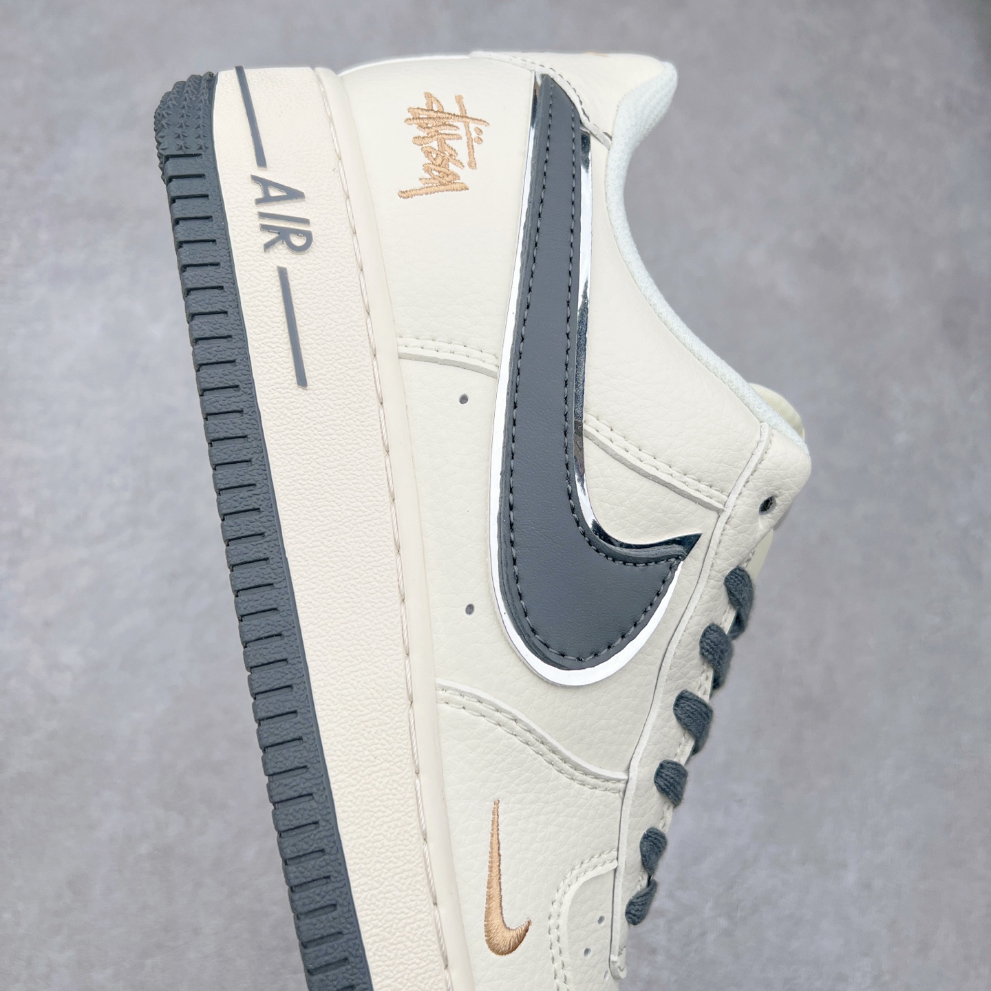 图片[6]-NK Air Force 1´07 Low 空军一号低帮百搭休闲运动板鞋 XZ6188-705 柔软、弹性十足的缓震性能和出色的中底设计 横跨复古与现代的外型结合 造就出风靡全球 三十多年的Force 1 直到今天还深受青睐 实拍调校N版已经零色差零失真 百分百还原实物色彩所见即所得 不存在货不对板色差等低级问题 选购参考实物拍摄 不混卖不参货 只用心做好货严格选品 承诺混一赔十 尺码：36 36.5 37.5 38 38.5 39 40 40.5 41 42 42.5 43 44 44.5 45 46-选品中心