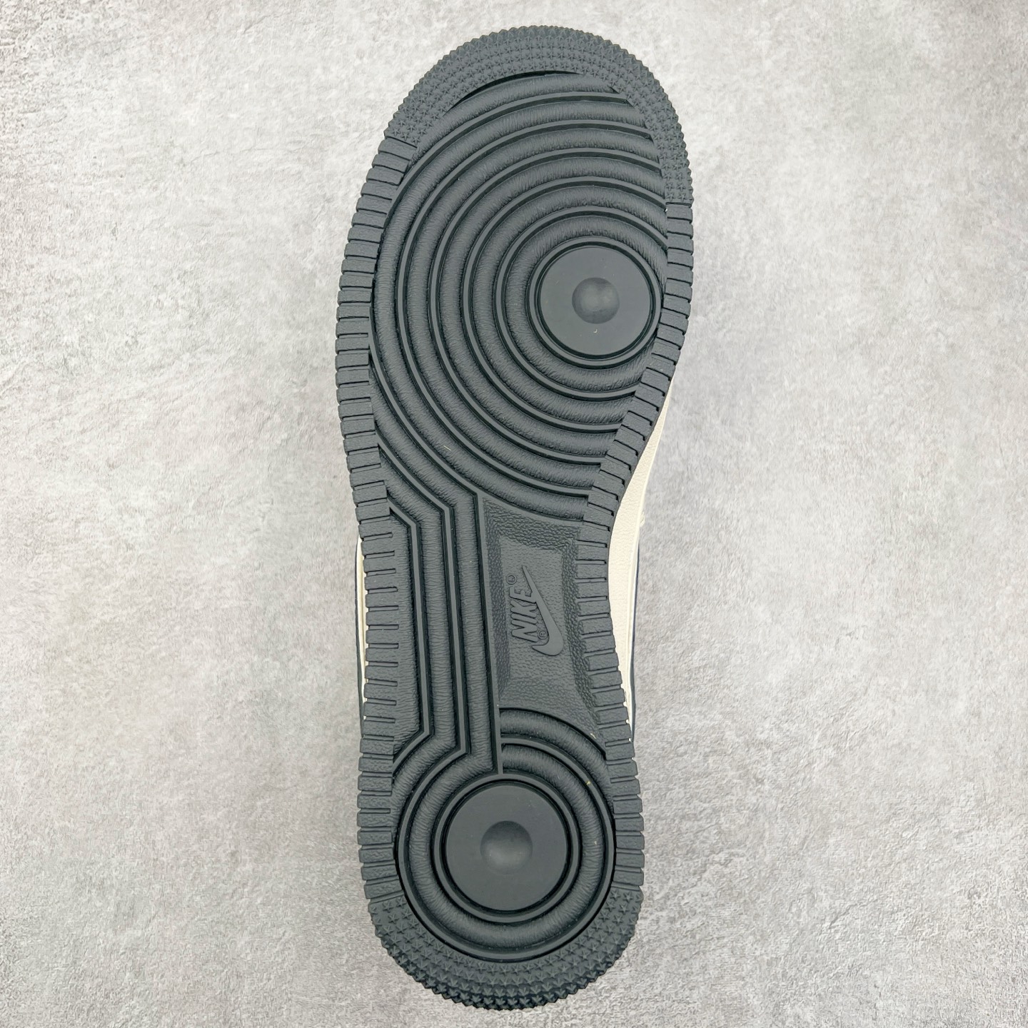 图片[9]-NK Air Force 1´07 Low 空军一号低帮百搭休闲运动板鞋 XZ6188-705 柔软、弹性十足的缓震性能和出色的中底设计 横跨复古与现代的外型结合 造就出风靡全球 三十多年的Force 1 直到今天还深受青睐 实拍调校N版已经零色差零失真 百分百还原实物色彩所见即所得 不存在货不对板色差等低级问题 选购参考实物拍摄 不混卖不参货 只用心做好货严格选品 承诺混一赔十 尺码：36 36.5 37.5 38 38.5 39 40 40.5 41 42 42.5 43 44 44.5 45 46-选品中心