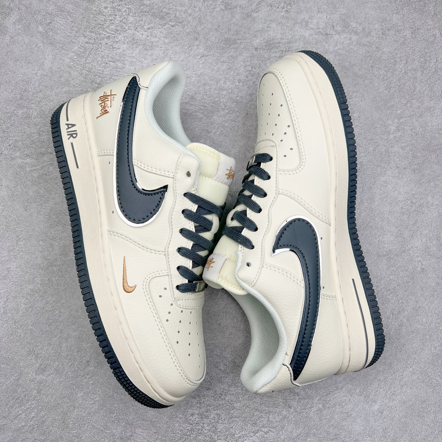 图片[3]-NK Air Force 1´07 Low 空军一号低帮百搭休闲运动板鞋 XZ6188-705 柔软、弹性十足的缓震性能和出色的中底设计 横跨复古与现代的外型结合 造就出风靡全球 三十多年的Force 1 直到今天还深受青睐 实拍调校N版已经零色差零失真 百分百还原实物色彩所见即所得 不存在货不对板色差等低级问题 选购参考实物拍摄 不混卖不参货 只用心做好货严格选品 承诺混一赔十 尺码：36 36.5 37.5 38 38.5 39 40 40.5 41 42 42.5 43 44 44.5 45 46-选品中心