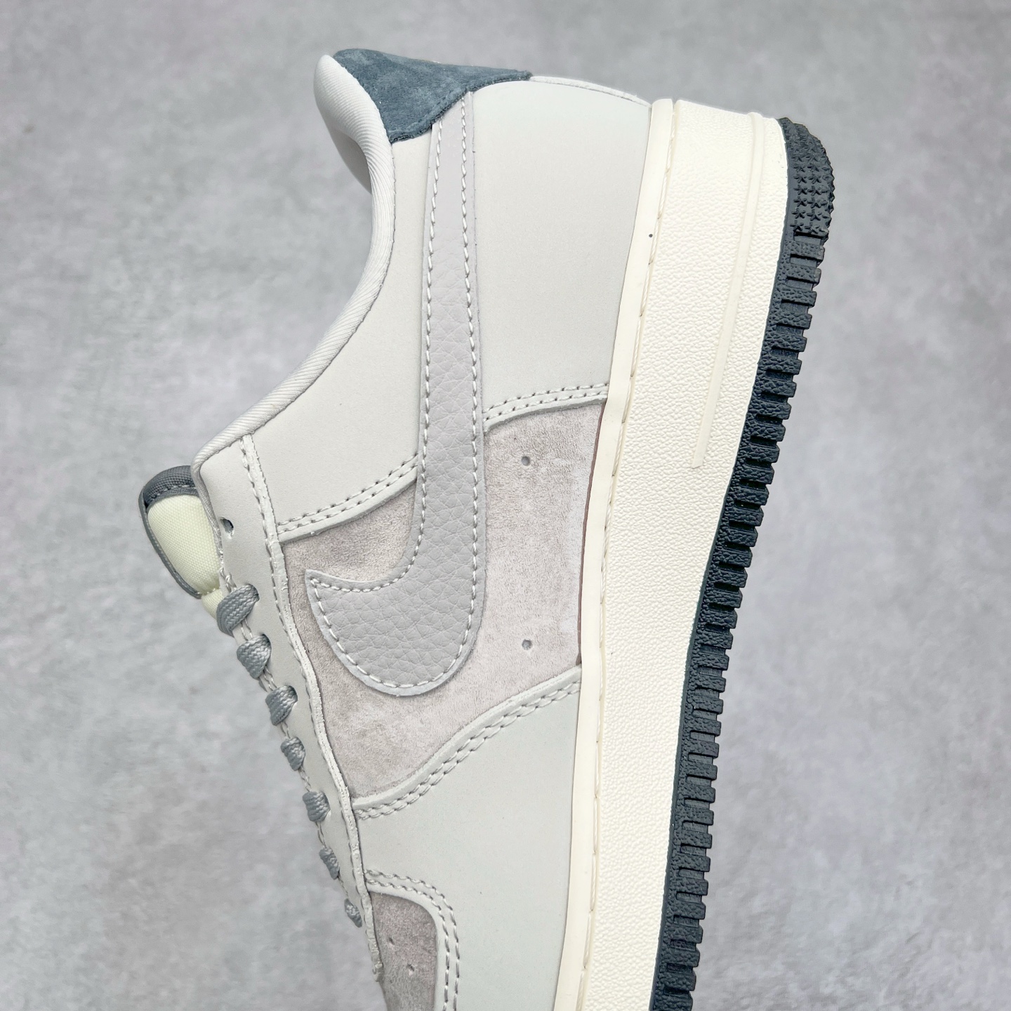 图片[7]-NK Air Force 1´07 Low 空军一号低帮百搭休闲运动板鞋 KK1988-055 柔软、弹性十足的缓震性能和出色的中底设计 横跨复古与现代的外型结合 造就出风靡全球 三十多年的Force 1 直到今天还深受青睐 实拍调校N版已经零色差零失真 百分百还原实物色彩所见即所得 不存在货不对板色差等低级问题 选购参考实物拍摄 不混卖不参货 只用心做好货严格选品 承诺混一赔十 尺码：36 36.5 37.5 38 38.5 39 40 40.5 41 42 42.5 43 44 44.5 45 46-选品中心
