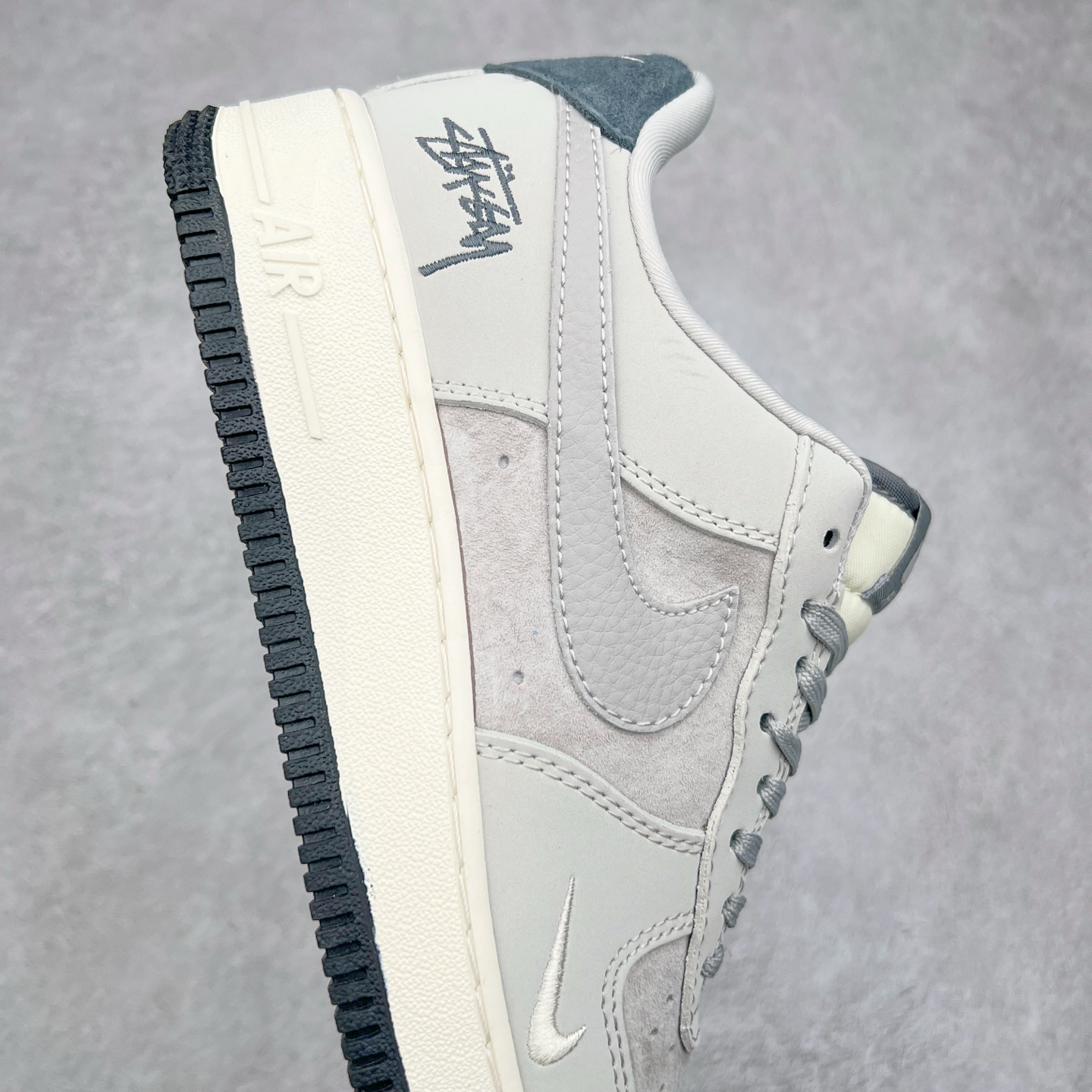 图片[6]-NK Air Force 1´07 Low 空军一号低帮百搭休闲运动板鞋 KK1988-055 柔软、弹性十足的缓震性能和出色的中底设计 横跨复古与现代的外型结合 造就出风靡全球 三十多年的Force 1 直到今天还深受青睐 实拍调校N版已经零色差零失真 百分百还原实物色彩所见即所得 不存在货不对板色差等低级问题 选购参考实物拍摄 不混卖不参货 只用心做好货严格选品 承诺混一赔十 尺码：36 36.5 37.5 38 38.5 39 40 40.5 41 42 42.5 43 44 44.5 45 46-选品中心