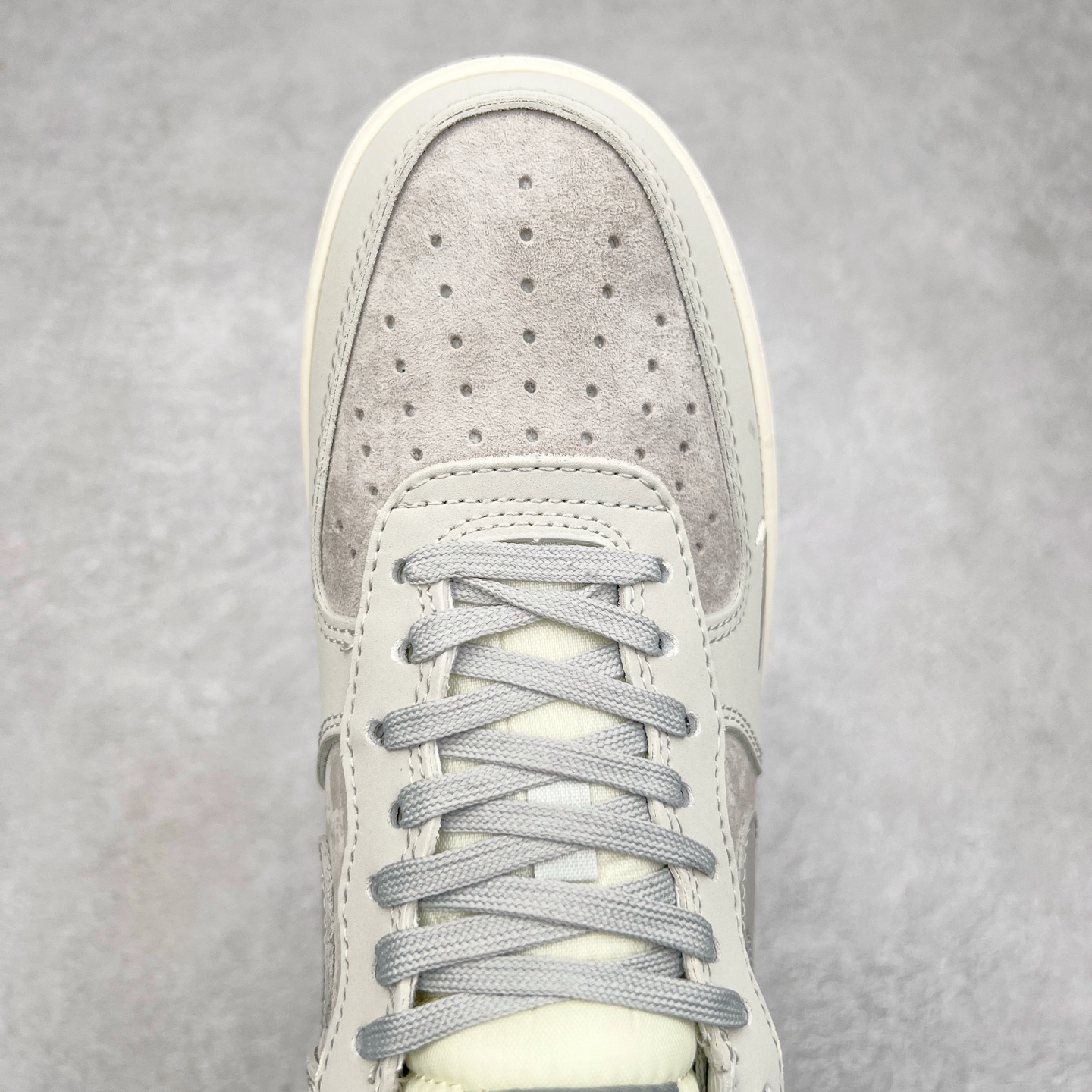 图片[4]-NK Air Force 1´07 Low 空军一号低帮百搭休闲运动板鞋 KK1988-055 柔软、弹性十足的缓震性能和出色的中底设计 横跨复古与现代的外型结合 造就出风靡全球 三十多年的Force 1 直到今天还深受青睐 实拍调校N版已经零色差零失真 百分百还原实物色彩所见即所得 不存在货不对板色差等低级问题 选购参考实物拍摄 不混卖不参货 只用心做好货严格选品 承诺混一赔十 尺码：36 36.5 37.5 38 38.5 39 40 40.5 41 42 42.5 43 44 44.5 45 46-选品中心