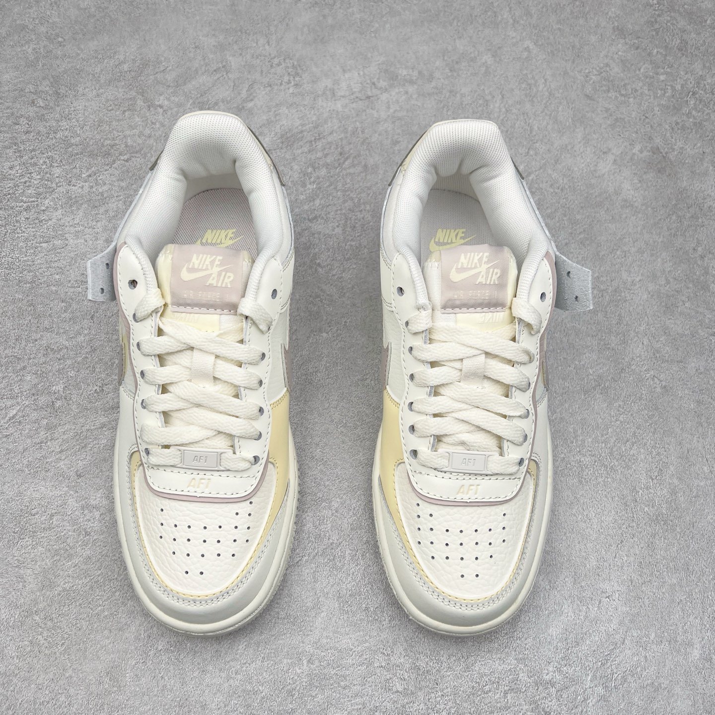 图片[2]-NK WMNS Air Force 1 Shadow 全新少女系解构主义设计 空军一号马卡龙板鞋 DZ1847-104鞋款以“双重swoosh标志叠加”为特色，在细节上呈现多层次的设计。以大胆的设计手法，重新演绎这些非凡而鲜明的经典元素，将它们以前卫又优雅的方式突显出来。在各种标志性特征之外又呈现新鲜设计。每一款新作都以女性受众为设计考量，承袭The 1s Reimagined女子鞋款之强势力量，同时坚定一个信念：真正的经典，是在不断的超越与重塑中延续的。尺码：35.5 36 36.5 37.5 38 38.5 39 40-选品中心