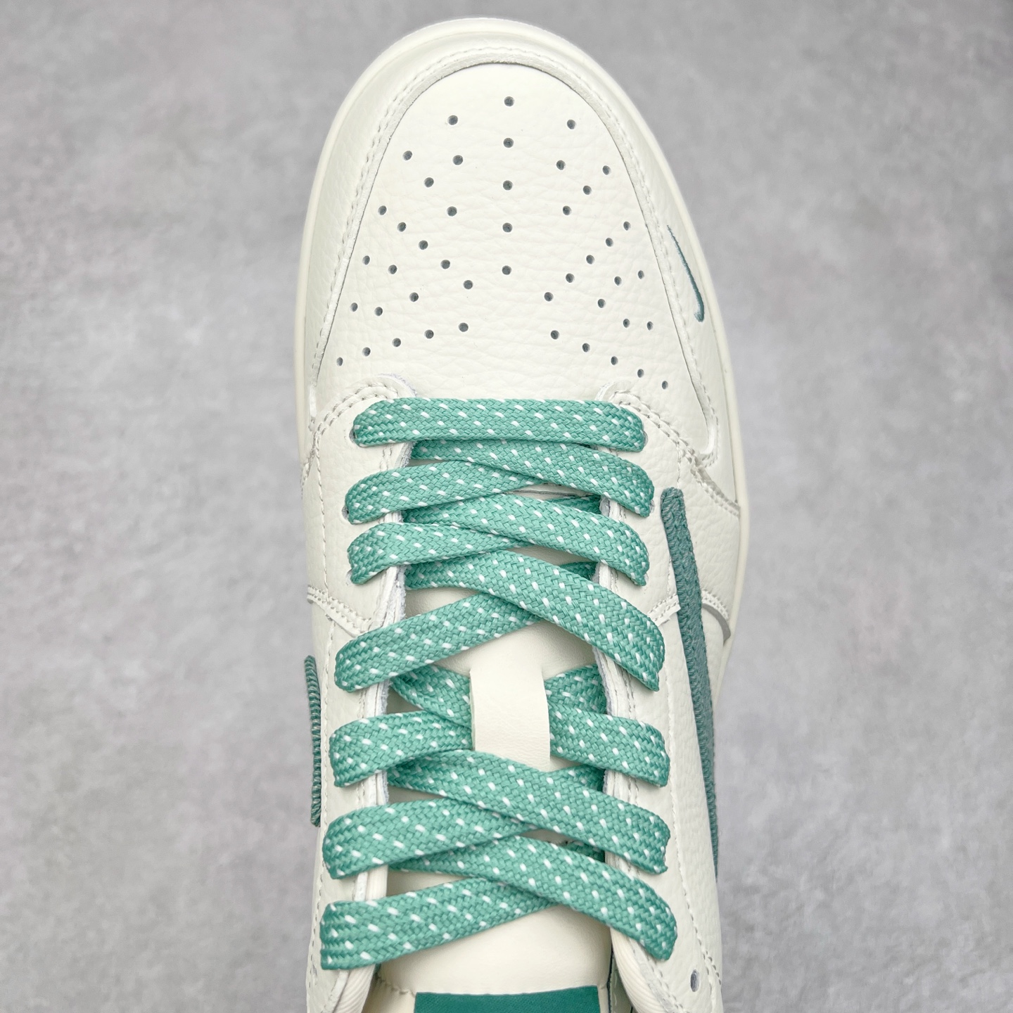 图片[4]-TS x Air Jordan AJ1 Low 倒钩低帮联名定制配色 JH6088-706 原厂内置气垫魔块 A模大底 头层小牛皮 鞋舌AJ原厂专用牛津布+AJ专用反口珍珠布+原厂无杂质高弹内里海棉+特殊封边弹力鞋带 实拍调校N版已经零色差零失真 百分百还原实物色彩所见即所得 不存在货不对板色差等低级问题 选购参考实物拍摄 不混卖不参货 只用心做好货严格选品 承诺混一赔十 尺码：36 36.5 37.5 38 38.5 39 40 40.5 41 42 42.5 43 44 44.5 45-选品中心