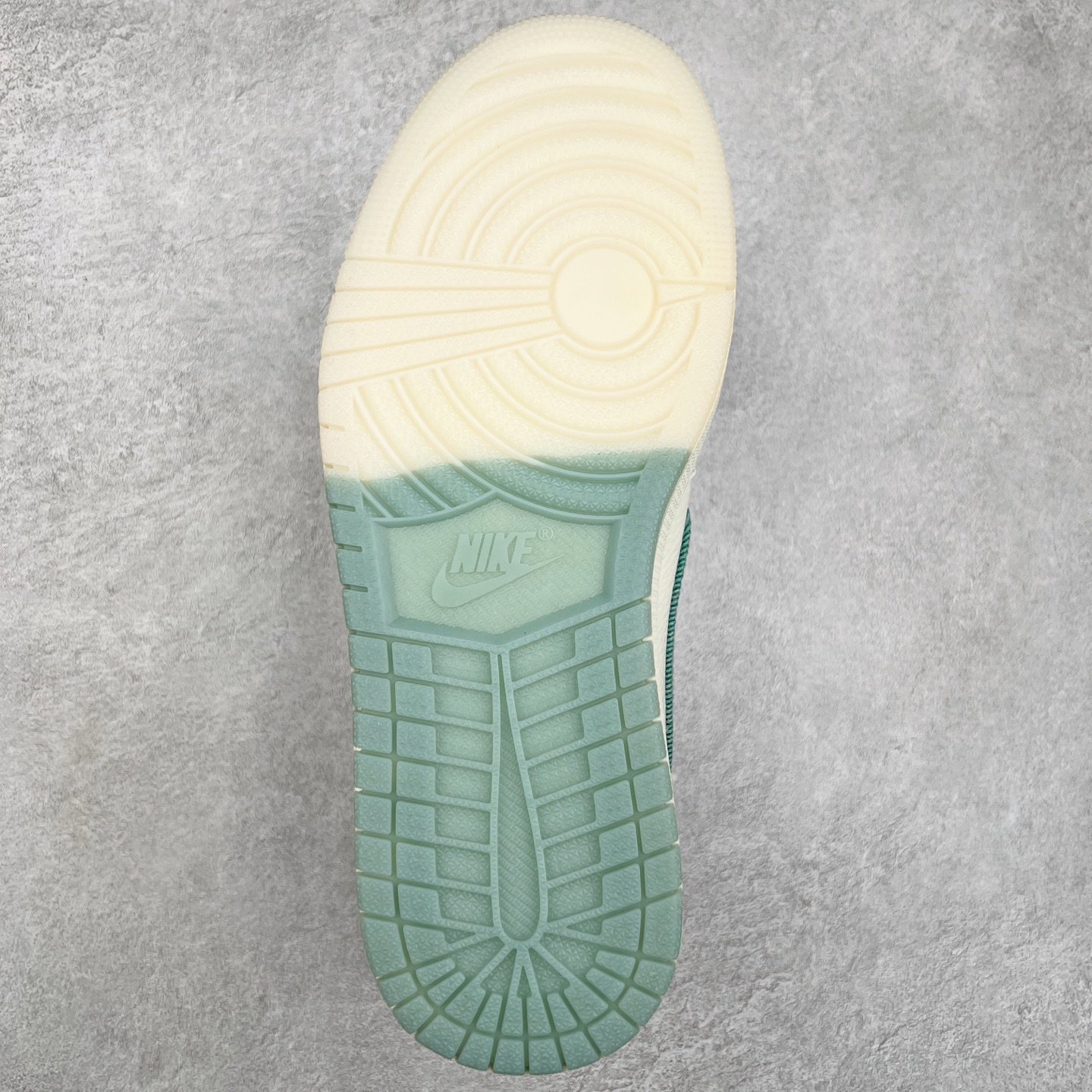 图片[9]-TS x Air Jordan AJ1 Low 倒钩低帮联名定制配色 JH6088-706 原厂内置气垫魔块 A模大底 头层小牛皮 鞋舌AJ原厂专用牛津布+AJ专用反口珍珠布+原厂无杂质高弹内里海棉+特殊封边弹力鞋带 实拍调校N版已经零色差零失真 百分百还原实物色彩所见即所得 不存在货不对板色差等低级问题 选购参考实物拍摄 不混卖不参货 只用心做好货严格选品 承诺混一赔十 尺码：36 36.5 37.5 38 38.5 39 40 40.5 41 42 42.5 43 44 44.5 45-选品中心