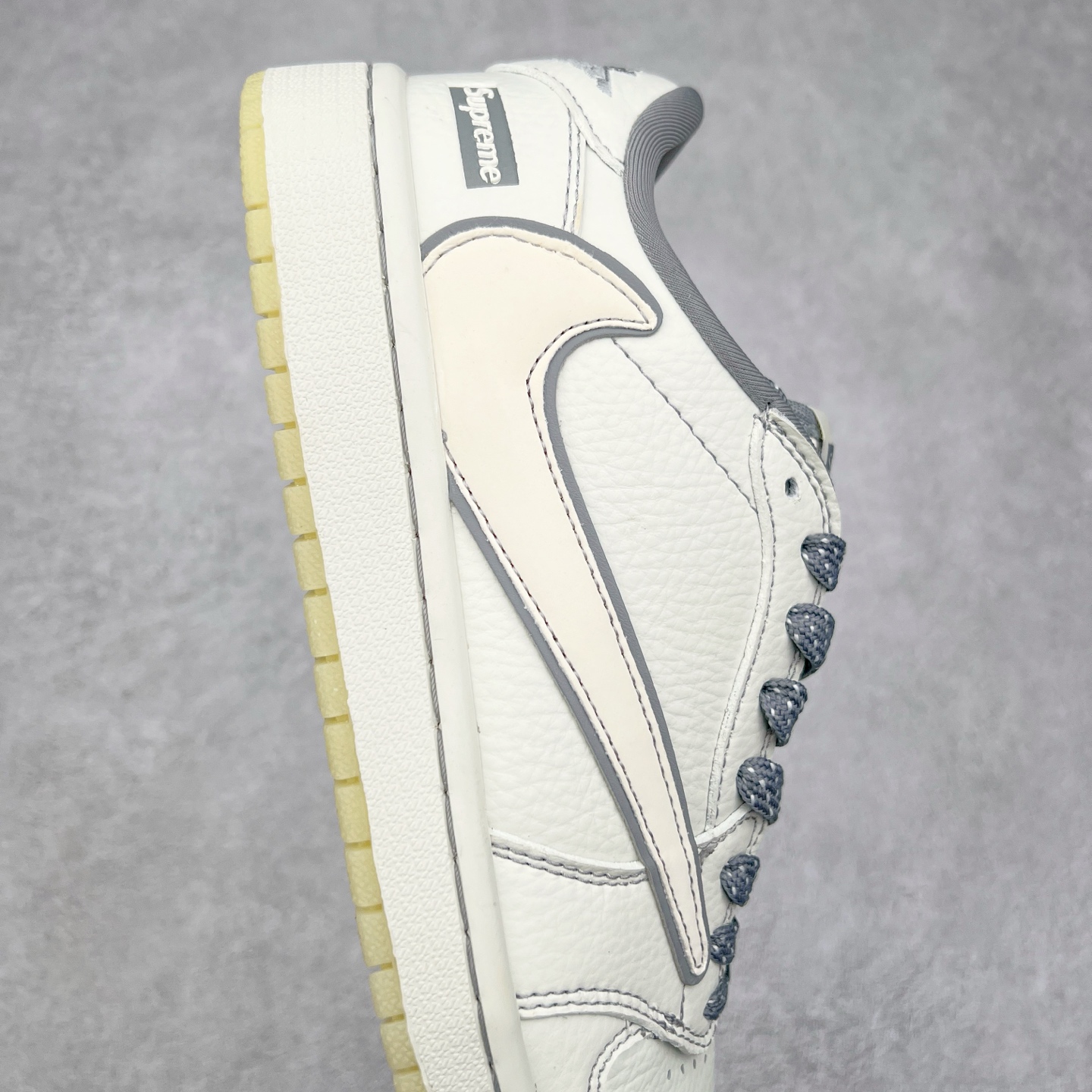 图片[6]-TS x Air Jordan AJ1 Low 倒钩低帮联名定制配色 CH6336-011 原厂内置气垫魔块 A模大底 头层小牛皮 鞋舌AJ原厂专用牛津布+AJ专用反口珍珠布+原厂无杂质高弹内里海棉+特殊封边弹力鞋带 实拍调校N版已经零色差零失真 百分百还原实物色彩所见即所得 不存在货不对板色差等低级问题 选购参考实物拍摄 不混卖不参货 只用心做好货严格选品 承诺混一赔十 尺码：36 36.5 37.5 38 38.5 39 40 40.5 41 42 42.5 43 44 44.5 45-选品中心