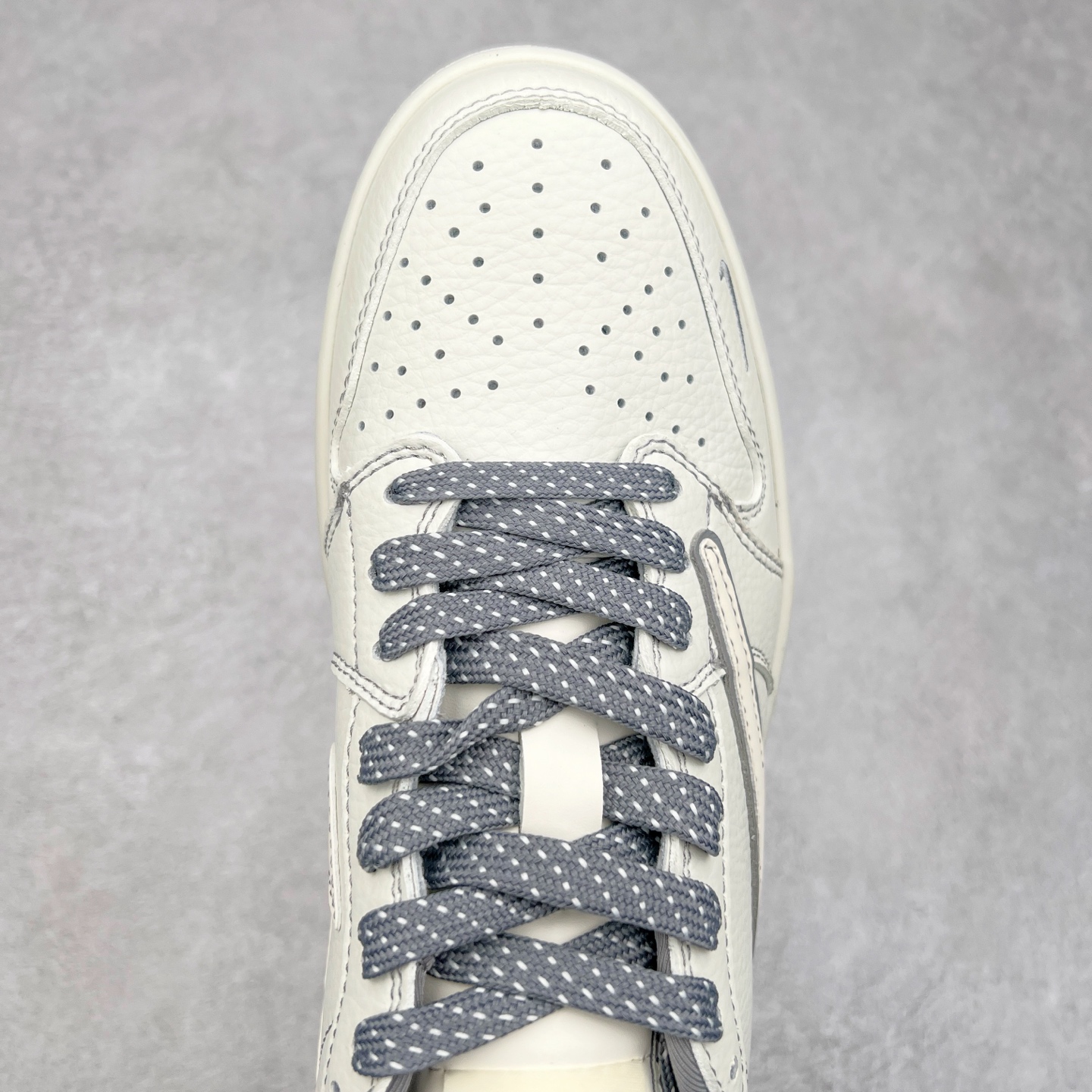 图片[4]-TS x Air Jordan AJ1 Low 倒钩低帮联名定制配色 CH6336-011 原厂内置气垫魔块 A模大底 头层小牛皮 鞋舌AJ原厂专用牛津布+AJ专用反口珍珠布+原厂无杂质高弹内里海棉+特殊封边弹力鞋带 实拍调校N版已经零色差零失真 百分百还原实物色彩所见即所得 不存在货不对板色差等低级问题 选购参考实物拍摄 不混卖不参货 只用心做好货严格选品 承诺混一赔十 尺码：36 36.5 37.5 38 38.5 39 40 40.5 41 42 42.5 43 44 44.5 45-选品中心