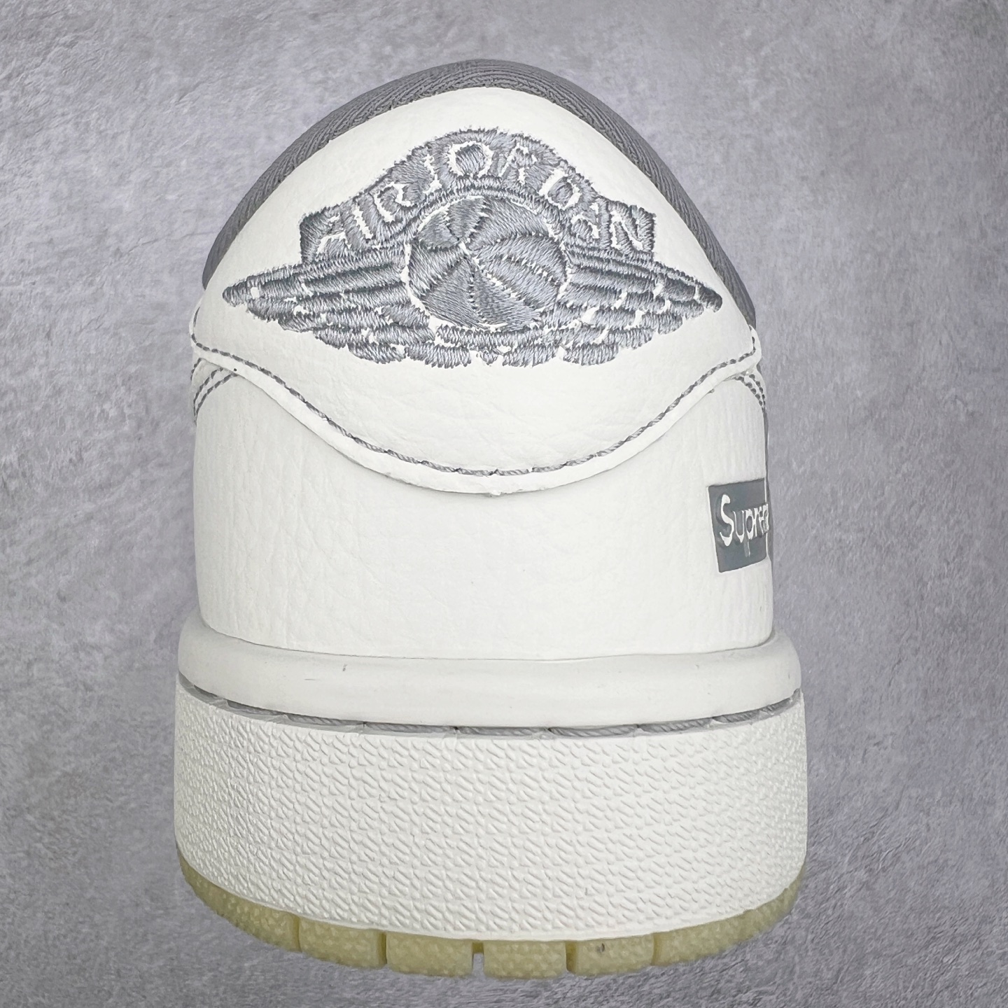 图片[8]-TS x Air Jordan AJ1 Low 倒钩低帮联名定制配色 CH6336-011 原厂内置气垫魔块 A模大底 头层小牛皮 鞋舌AJ原厂专用牛津布+AJ专用反口珍珠布+原厂无杂质高弹内里海棉+特殊封边弹力鞋带 实拍调校N版已经零色差零失真 百分百还原实物色彩所见即所得 不存在货不对板色差等低级问题 选购参考实物拍摄 不混卖不参货 只用心做好货严格选品 承诺混一赔十 尺码：36 36.5 37.5 38 38.5 39 40 40.5 41 42 42.5 43 44 44.5 45-选品中心