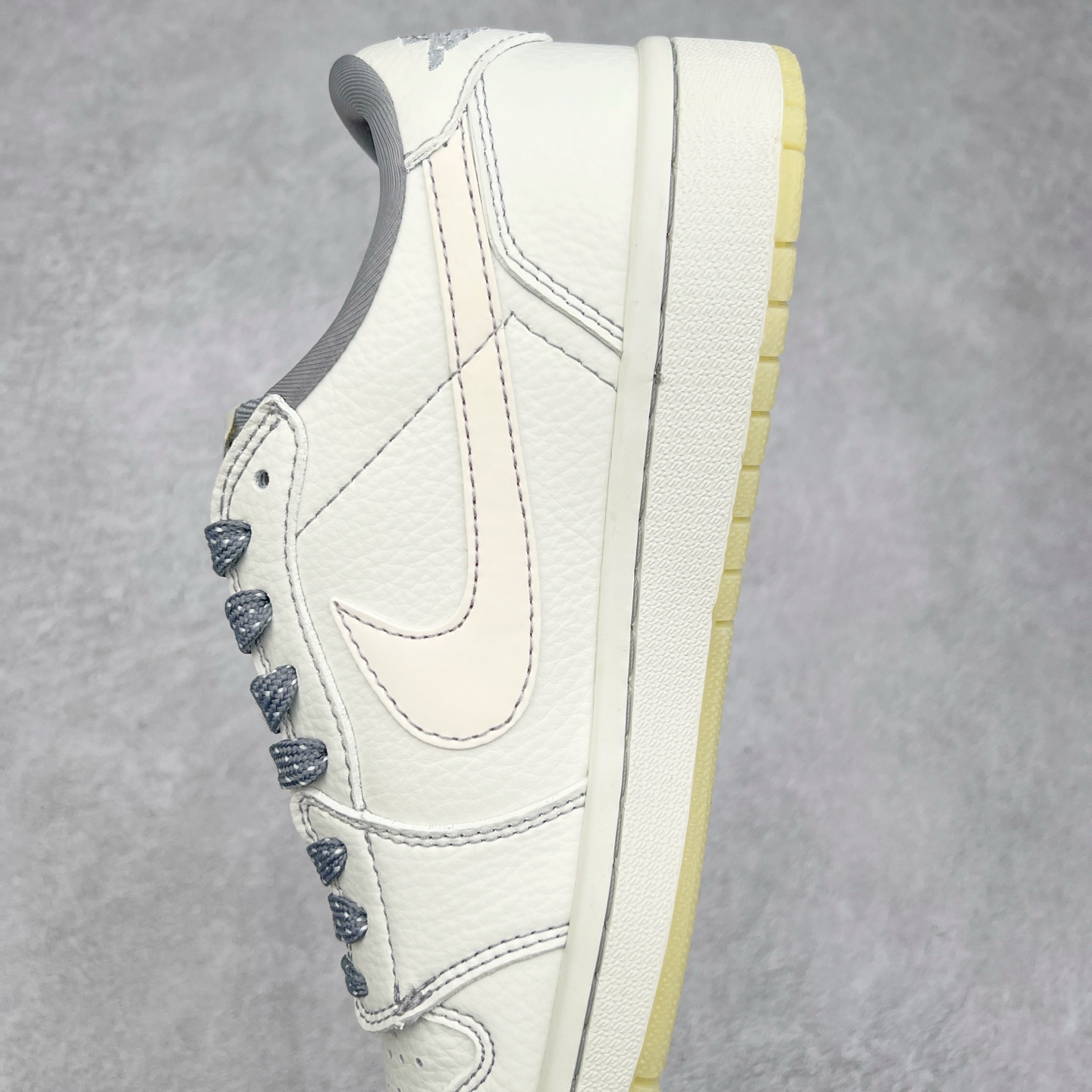 图片[7]-TS x Air Jordan AJ1 Low 倒钩低帮联名定制配色 CH6336-011 原厂内置气垫魔块 A模大底 头层小牛皮 鞋舌AJ原厂专用牛津布+AJ专用反口珍珠布+原厂无杂质高弹内里海棉+特殊封边弹力鞋带 实拍调校N版已经零色差零失真 百分百还原实物色彩所见即所得 不存在货不对板色差等低级问题 选购参考实物拍摄 不混卖不参货 只用心做好货严格选品 承诺混一赔十 尺码：36 36.5 37.5 38 38.5 39 40 40.5 41 42 42.5 43 44 44.5 45-选品中心