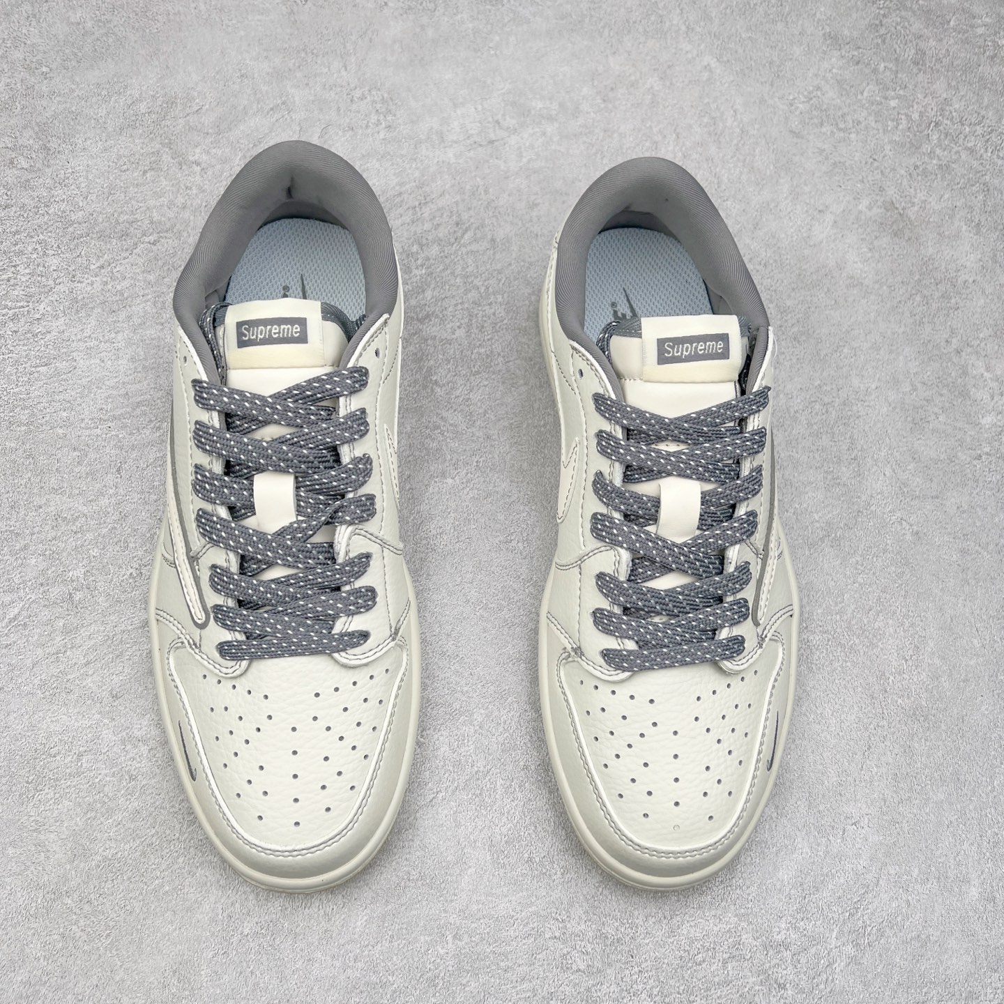 图片[2]-TS x Air Jordan AJ1 Low 倒钩低帮联名定制配色 CH6336-011 原厂内置气垫魔块 A模大底 头层小牛皮 鞋舌AJ原厂专用牛津布+AJ专用反口珍珠布+原厂无杂质高弹内里海棉+特殊封边弹力鞋带 实拍调校N版已经零色差零失真 百分百还原实物色彩所见即所得 不存在货不对板色差等低级问题 选购参考实物拍摄 不混卖不参货 只用心做好货严格选品 承诺混一赔十 尺码：36 36.5 37.5 38 38.5 39 40 40.5 41 42 42.5 43 44 44.5 45-选品中心